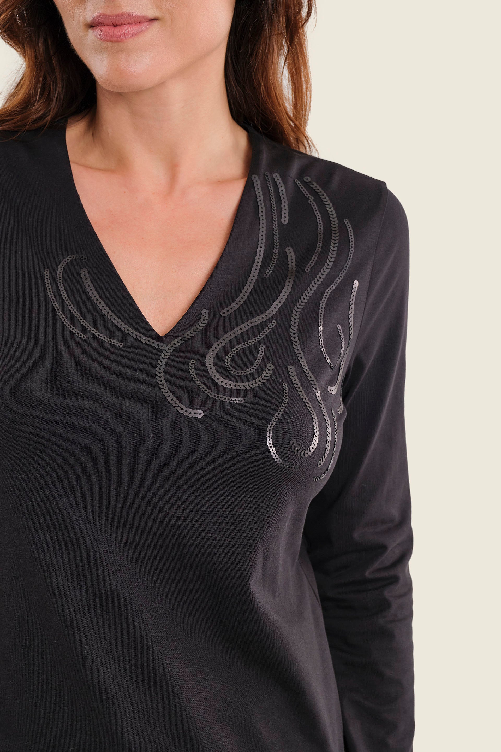 Shirt mit V-Ausschnitt und Pailletten, Schwarz