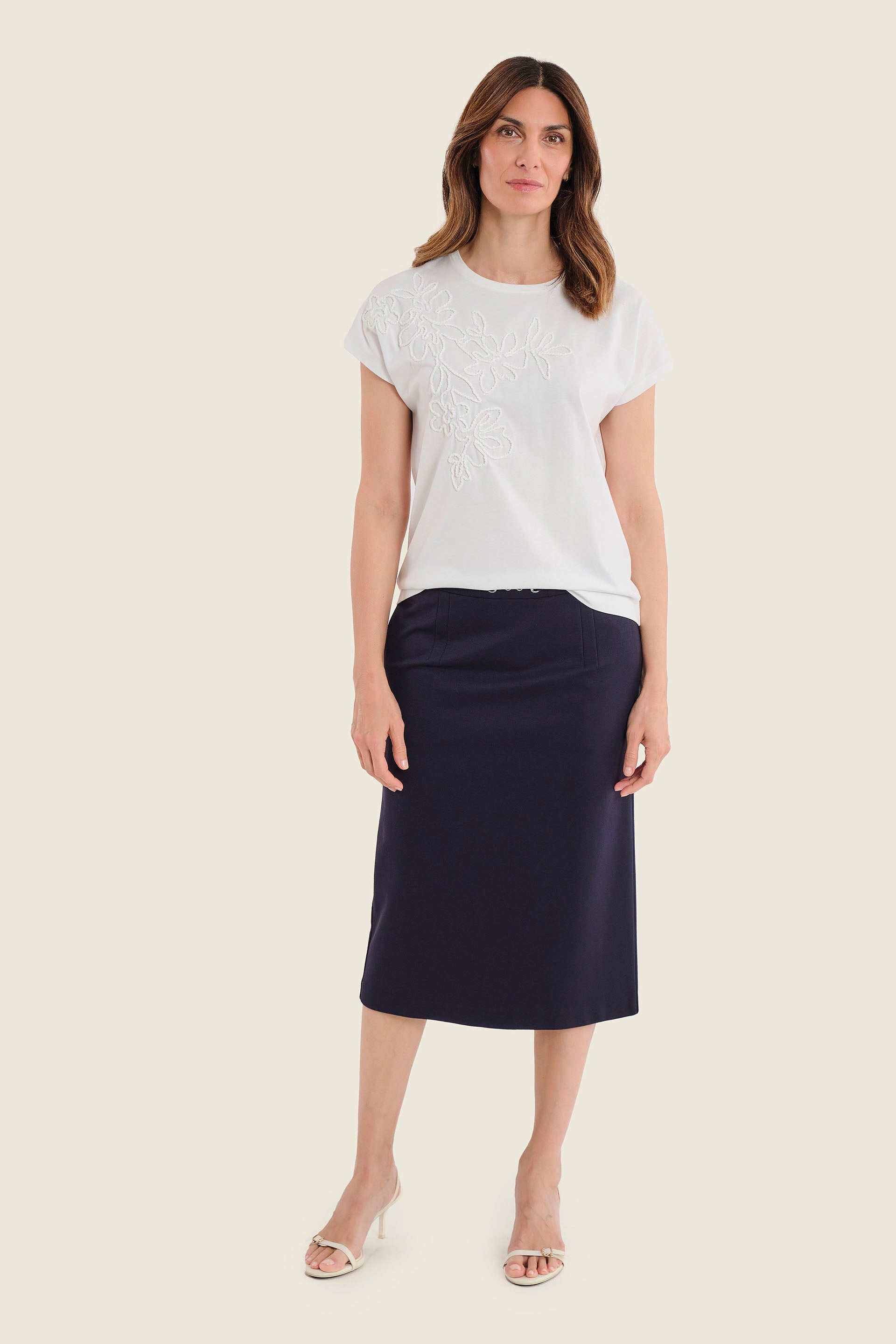Ärmelloses Baumwollshirt mit Blütenstickerei, Wollweiß