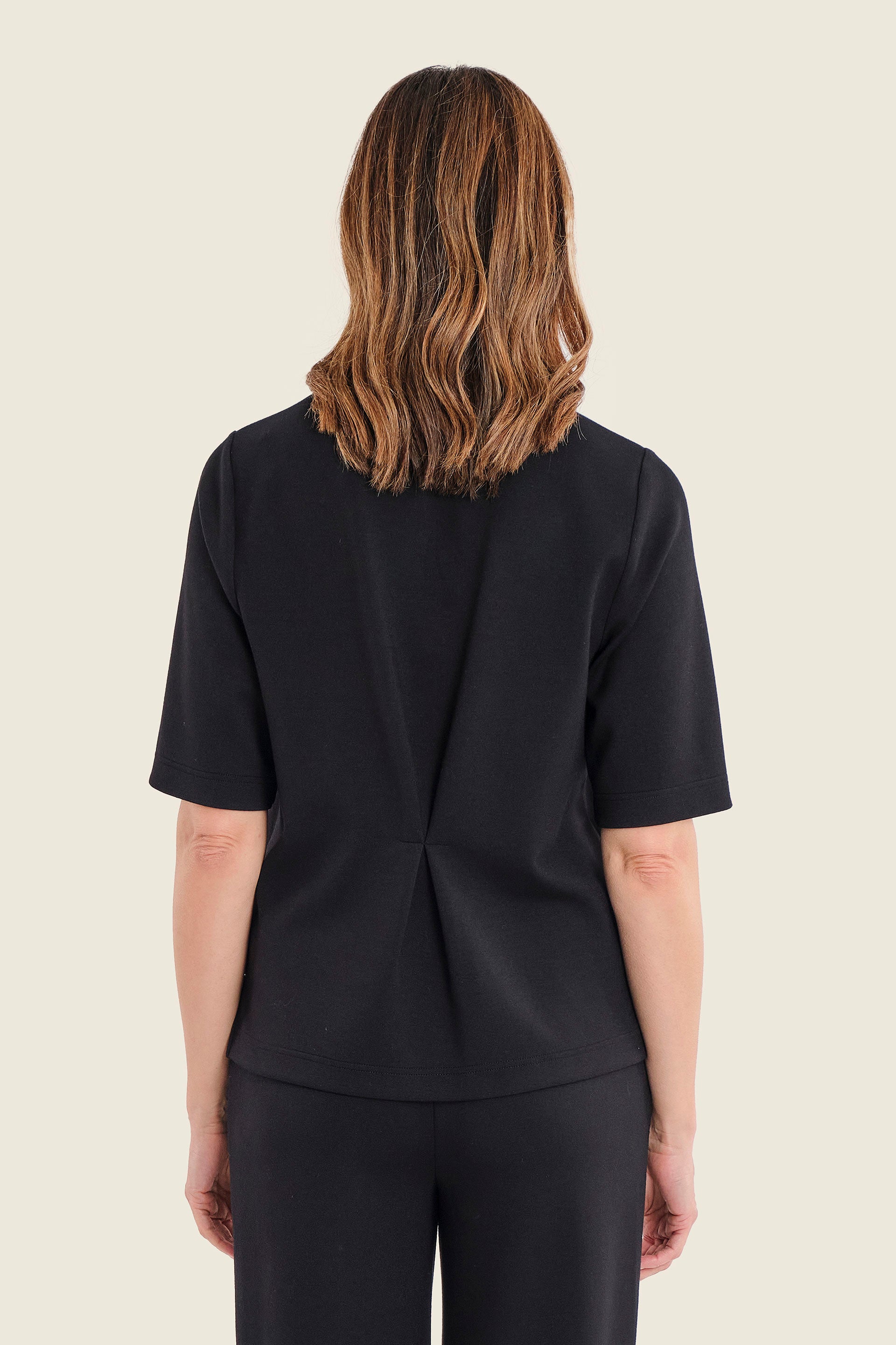 Shirt aus Modalmischung mit Kontrastnähten, Schwarz