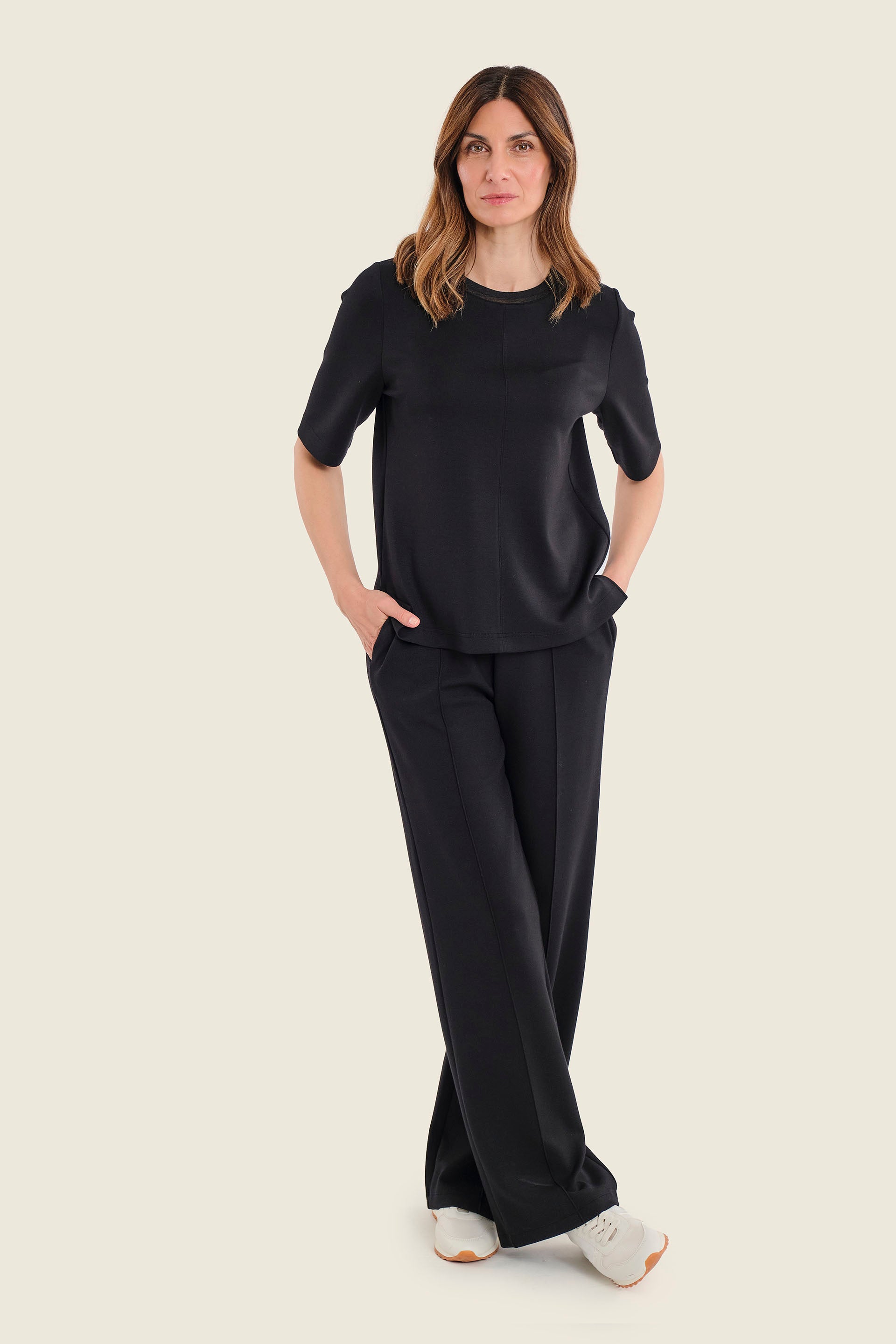 Shirt aus Modalmischung mit Kontrastnähten, Schwarz