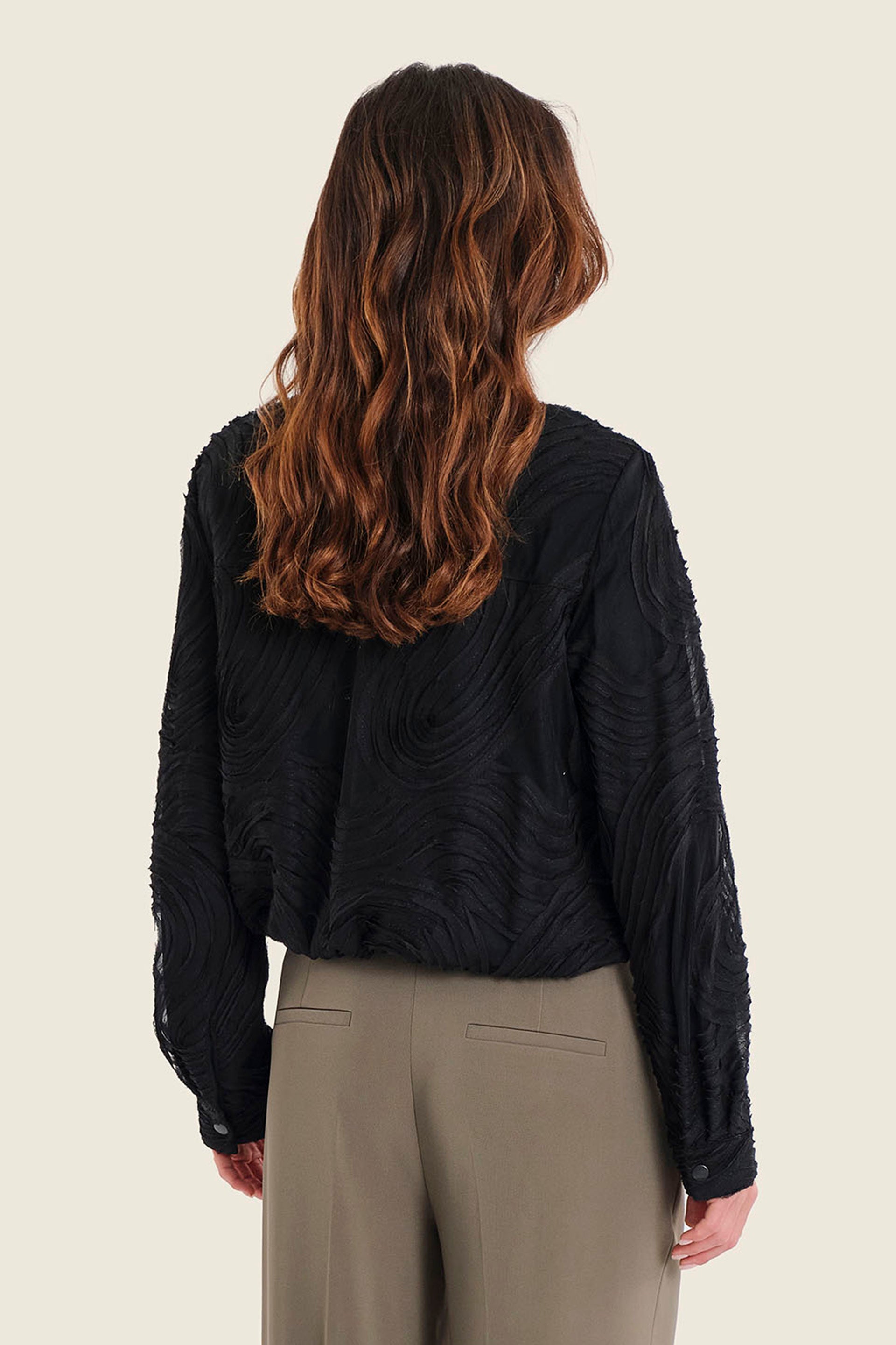 Kurze Jacke mit Strukturmuster, Schwarz