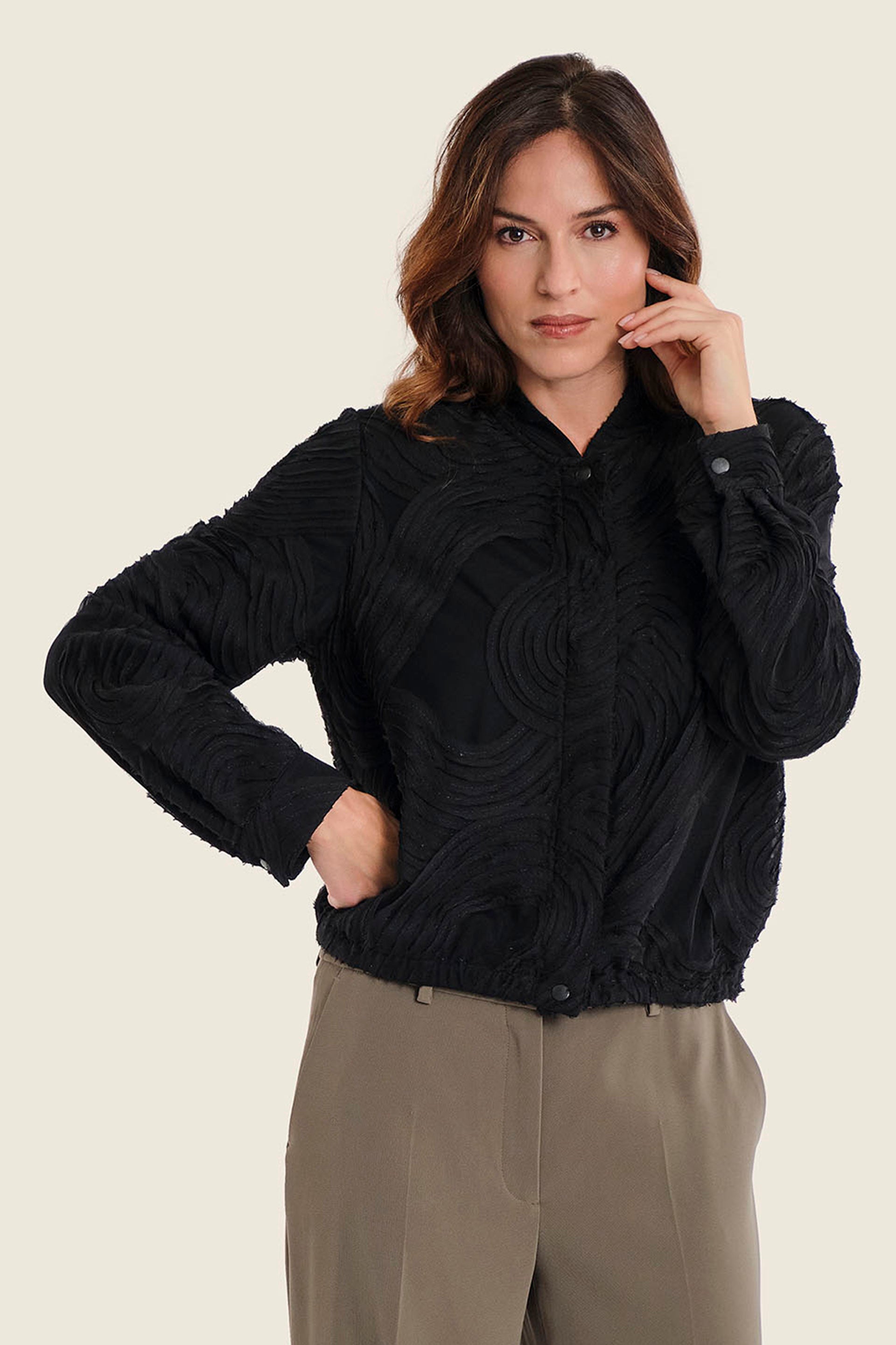 Kurze Jacke mit Strukturmuster, Schwarz