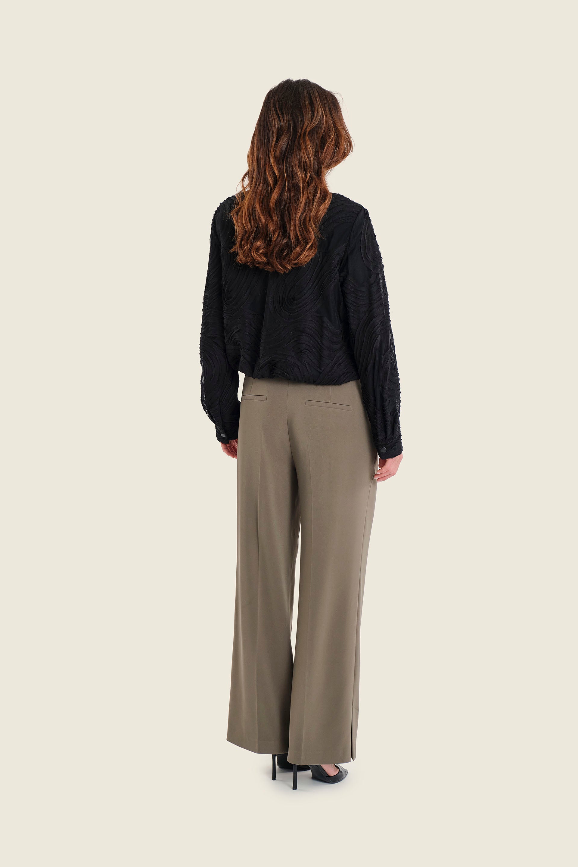Kurze Jacke mit Strukturmuster, Schwarz