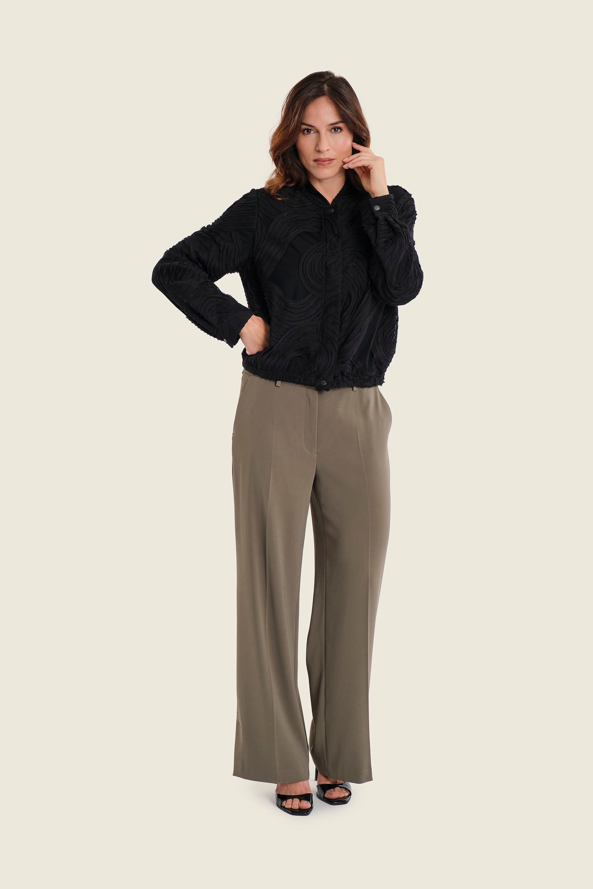 Kurze Jacke mit Strukturmuster, Schwarz