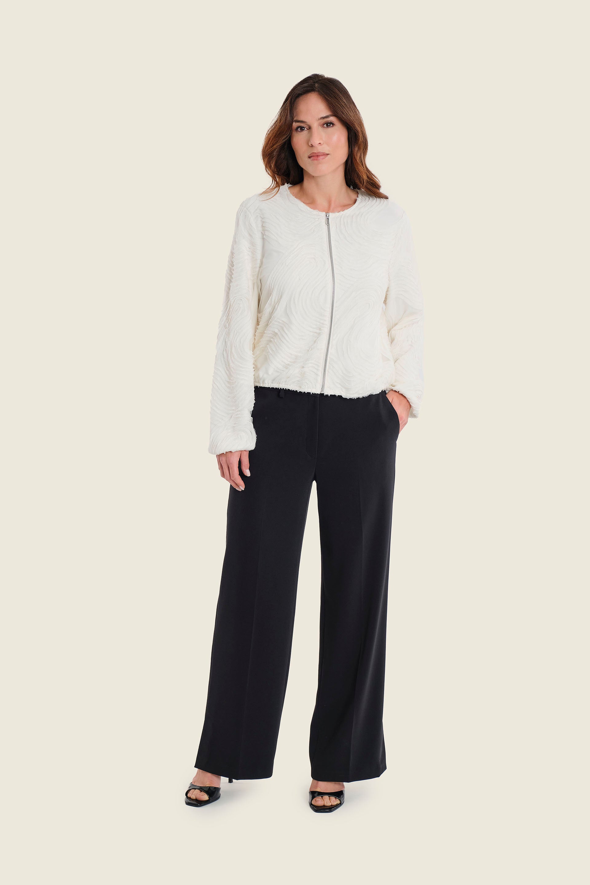 Kurze Jacke mit Strukturmuster, Wollweiß