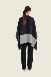 Poncho mit Fischgratmuster, Schwarz