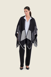 Poncho mit Fischgratmuster, Schwarz