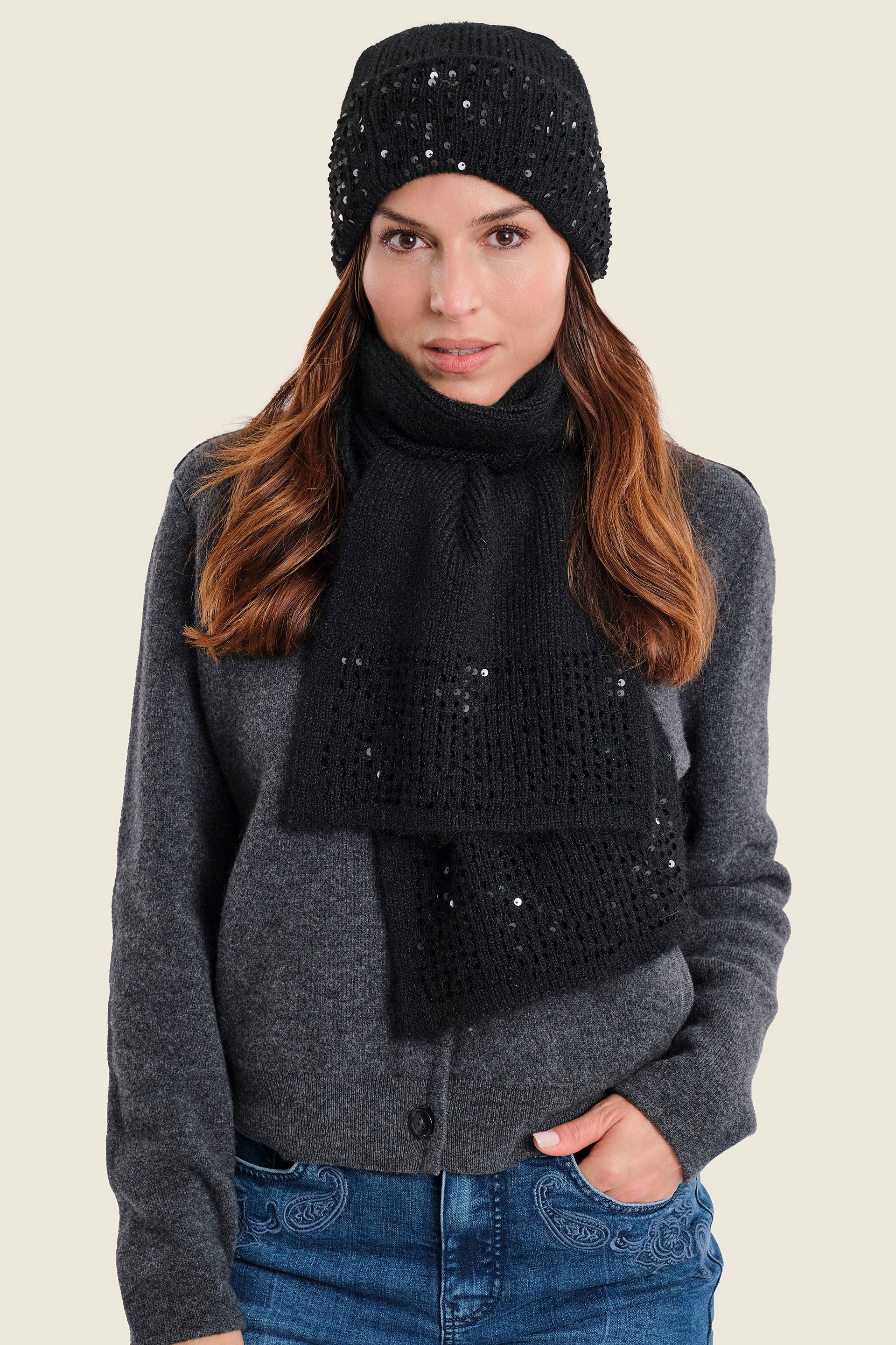 Strickschal mit Pailletten, Schwarz