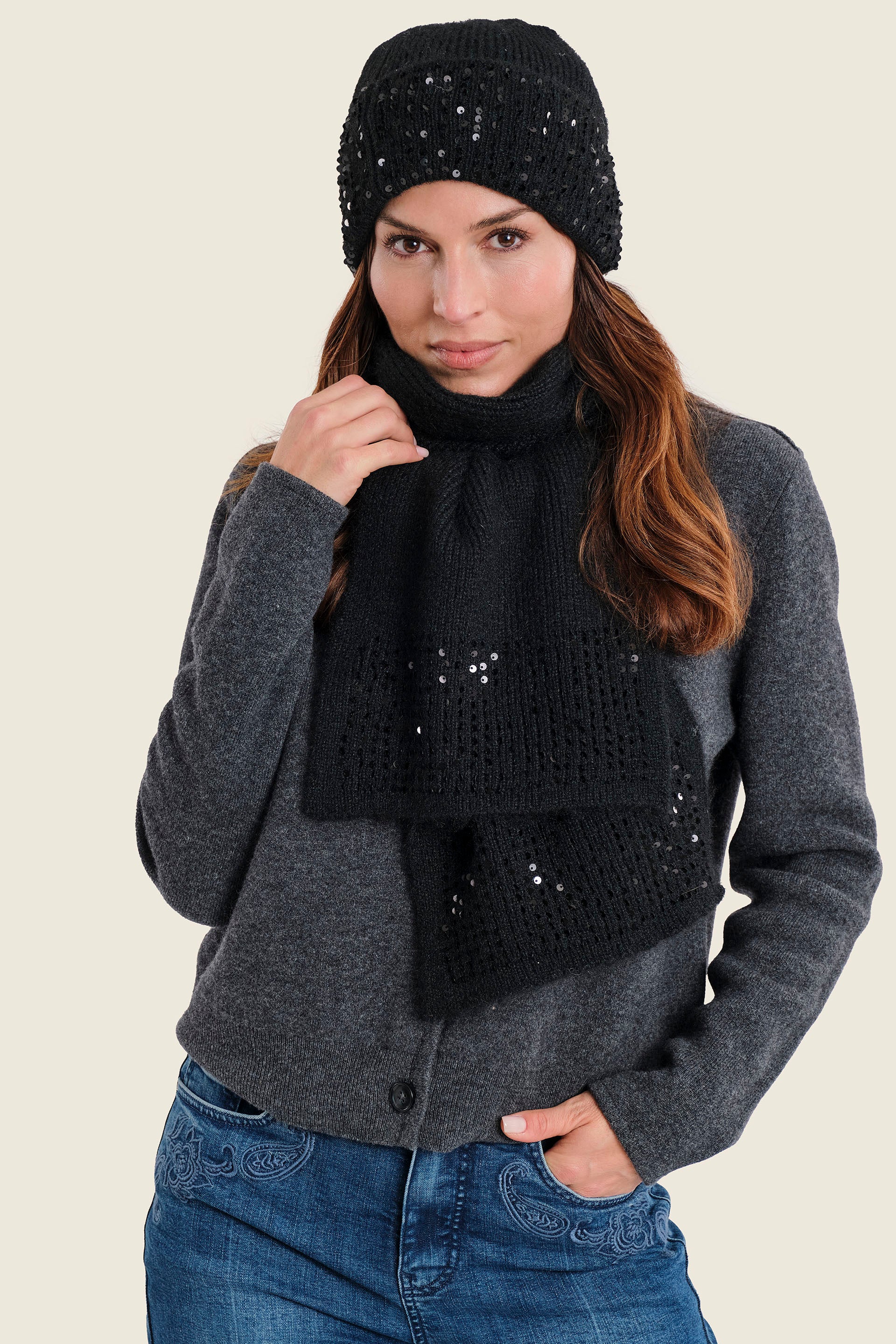 Strickmütze mit Pailletten, Schwarz