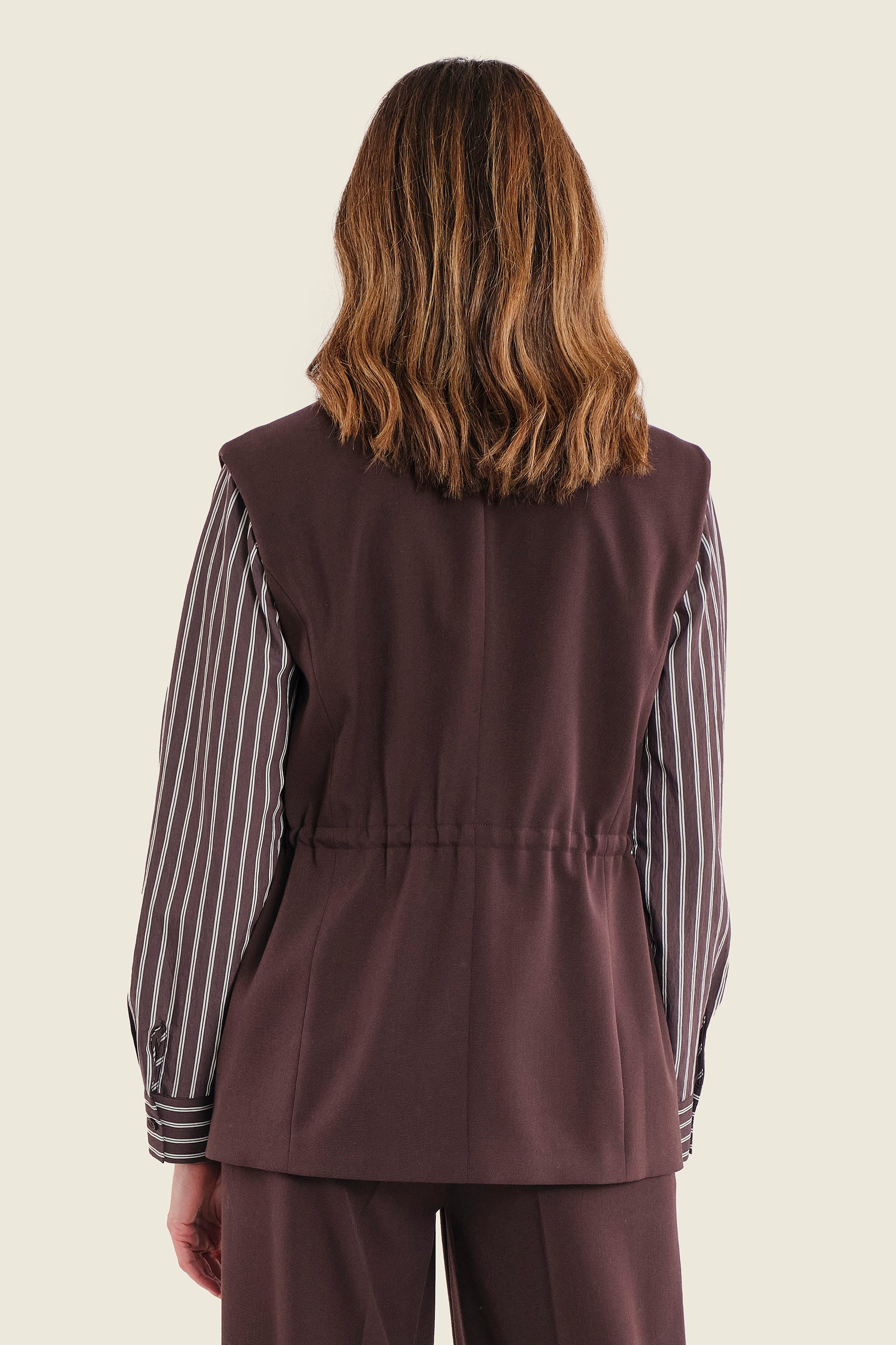 Taillierte Weste mit Raffung an der Taille, Pflaumenbraun