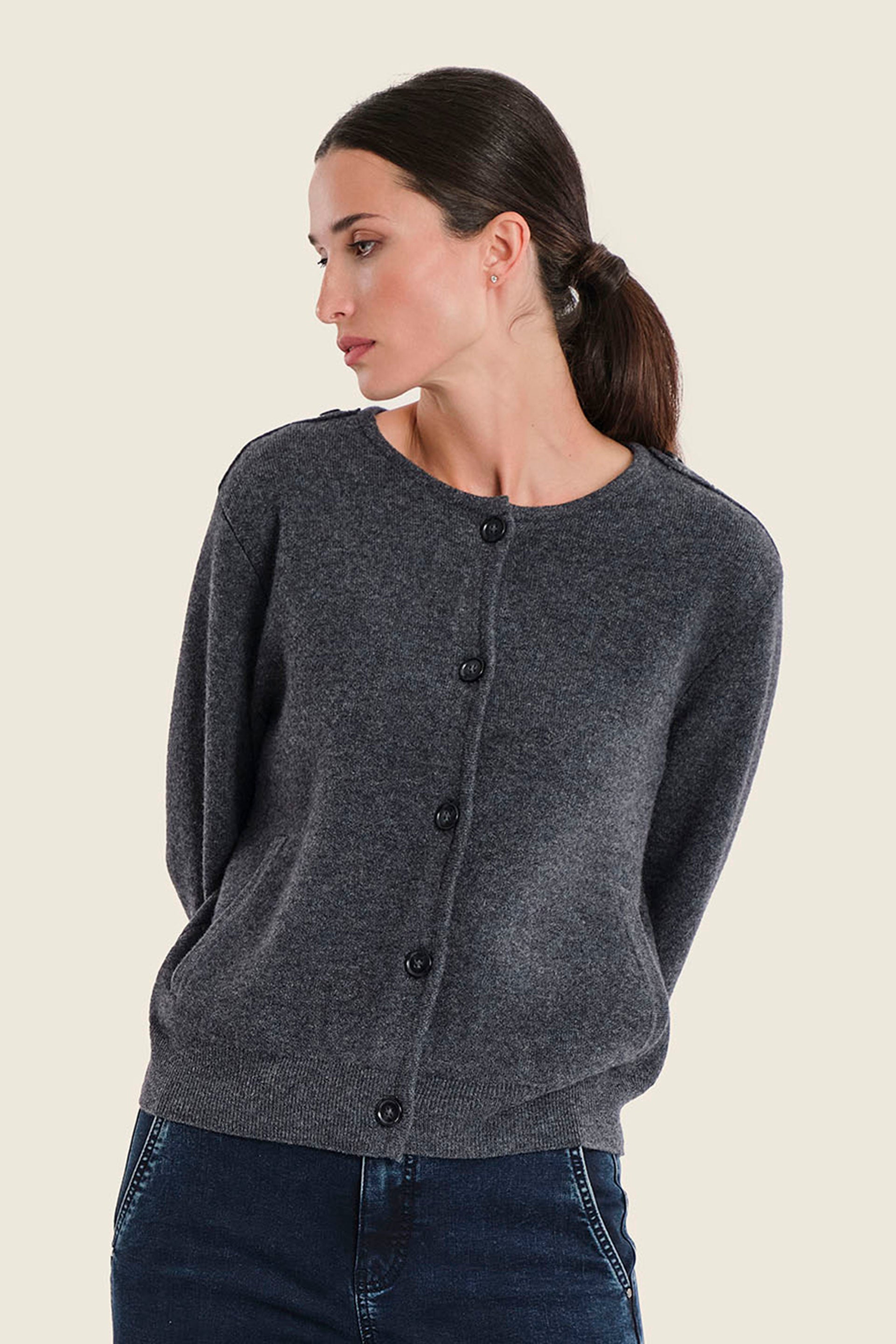 Strickjacke aus reiner Wolle mit Paspeltaschen, Grau meliert