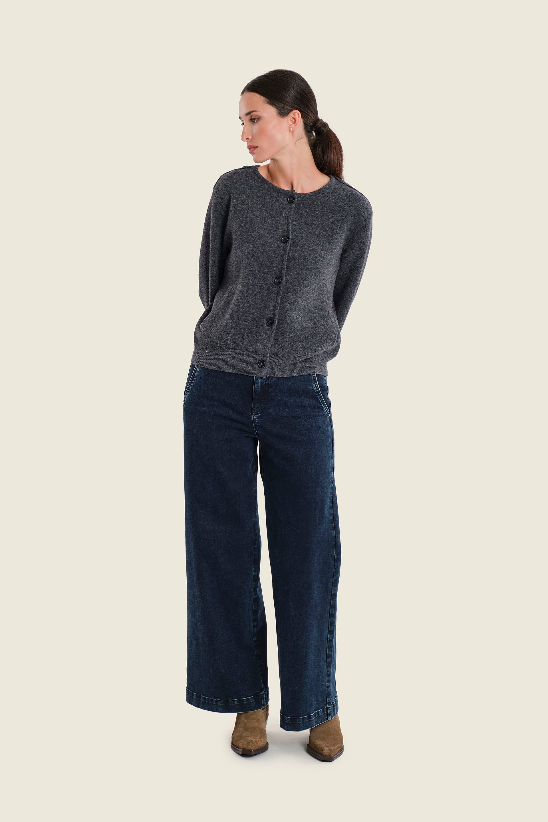 Strickjacke aus reiner Wolle mit Paspeltaschen, Grau meliert