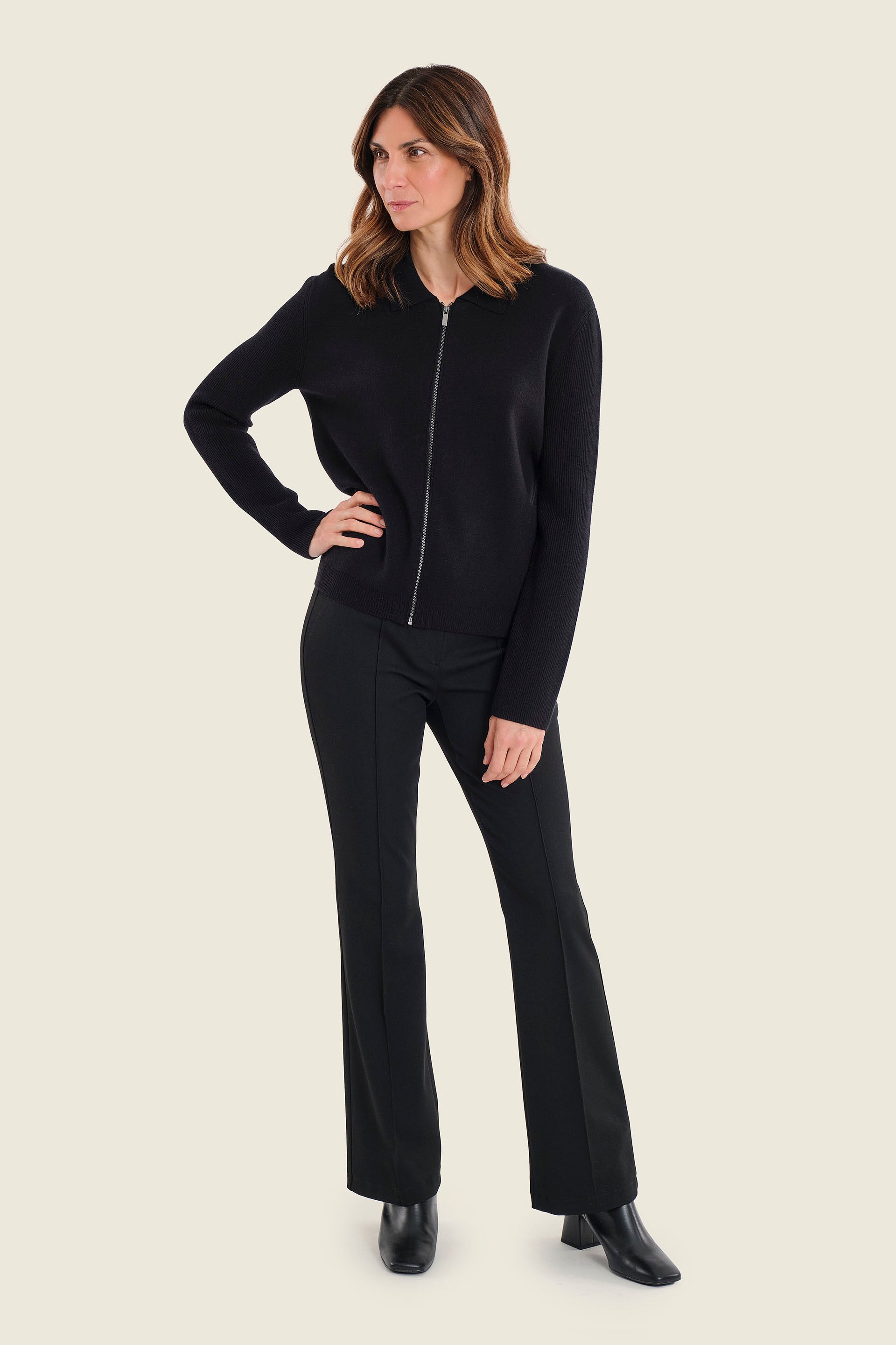 Strickjacke mit Reißverschluss und Kontrastärmeln, Schwarz