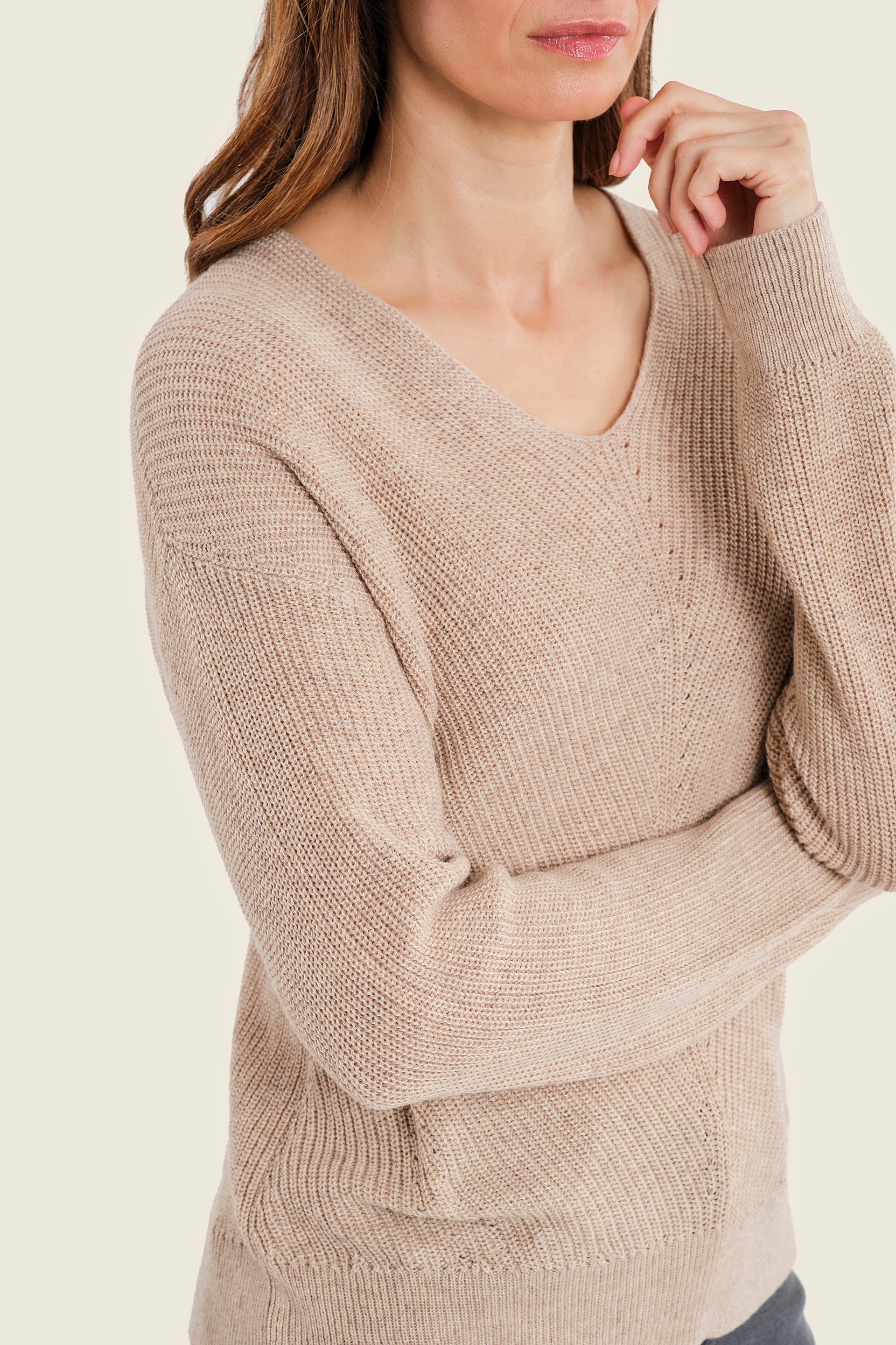 Pullover mit V-Ausschnitt und Rippeinsätzen, Silberbirke