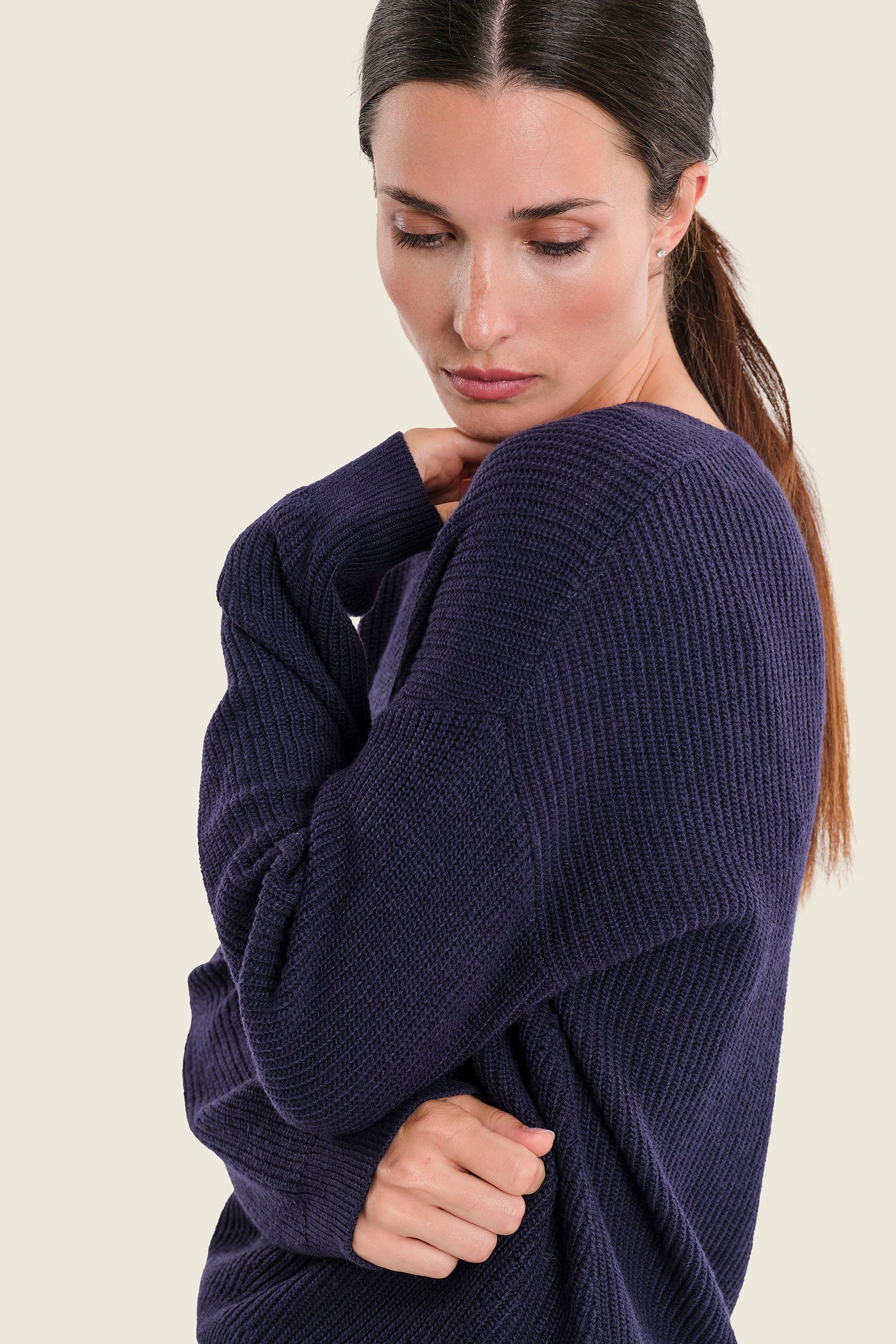 Pullover mit V-Ausschnitt und Rippeinsätzen, Marineblau