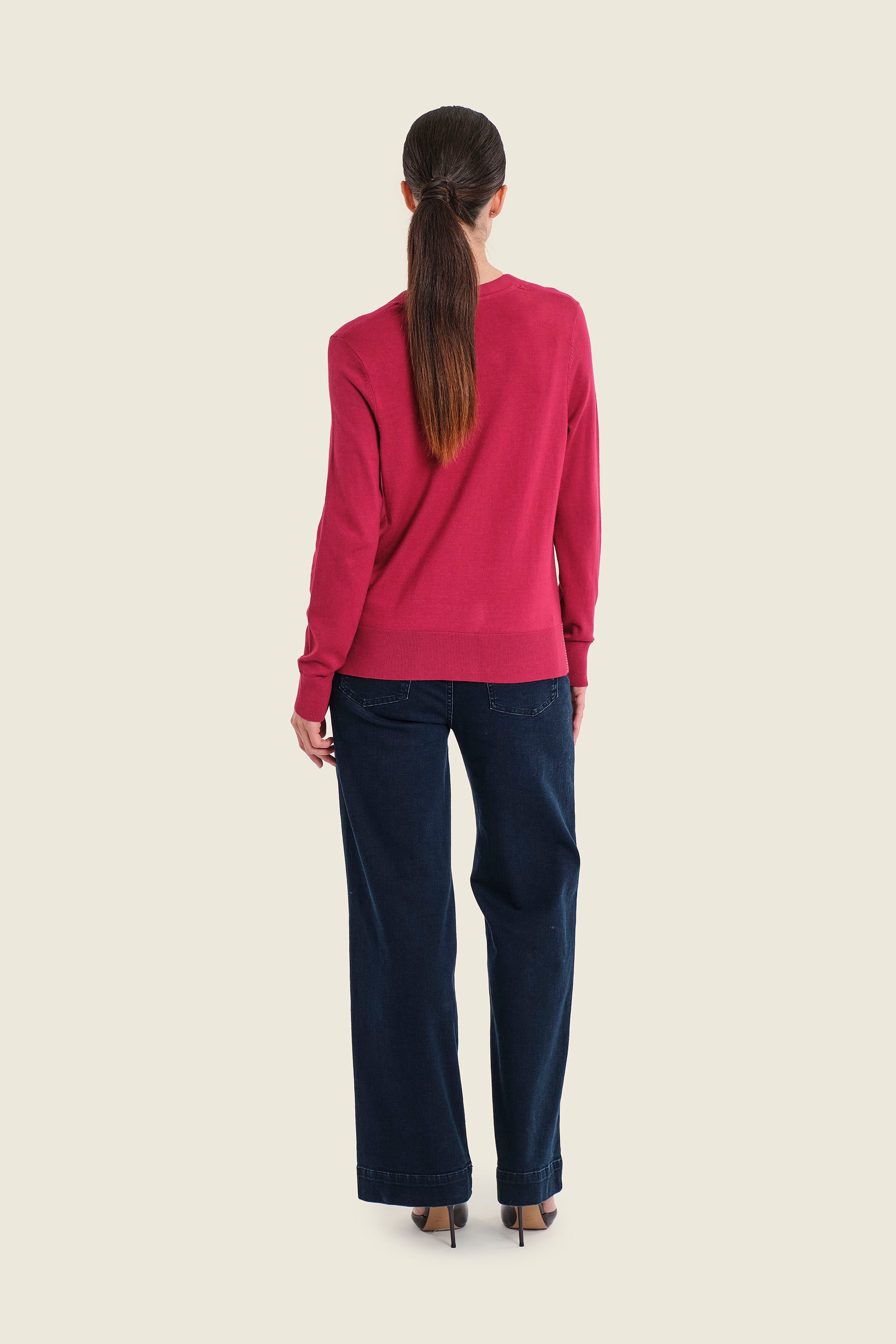 Strickjacke mit V-Ausschnitt und Kontrastbündchen, Rubinrot