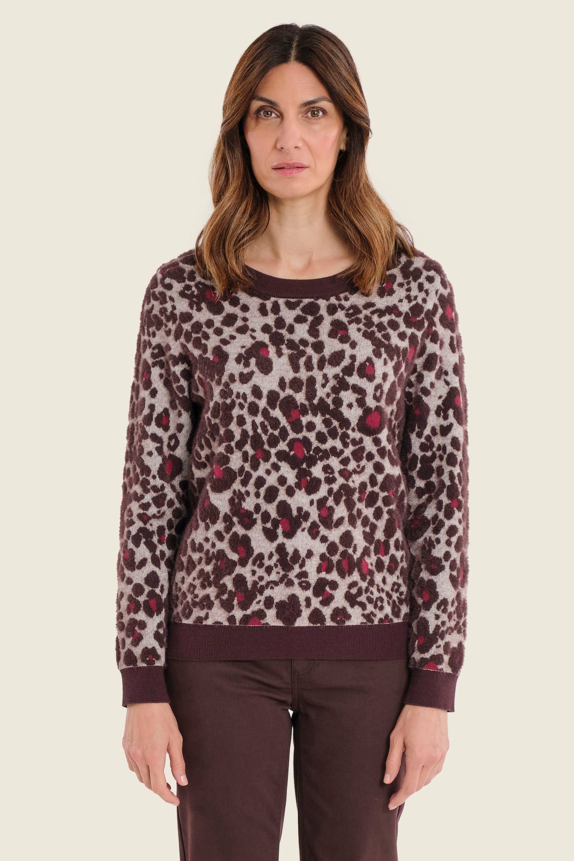 Pullover mit Lagenoptik am V-Ausschnitt, Ecru gemustert