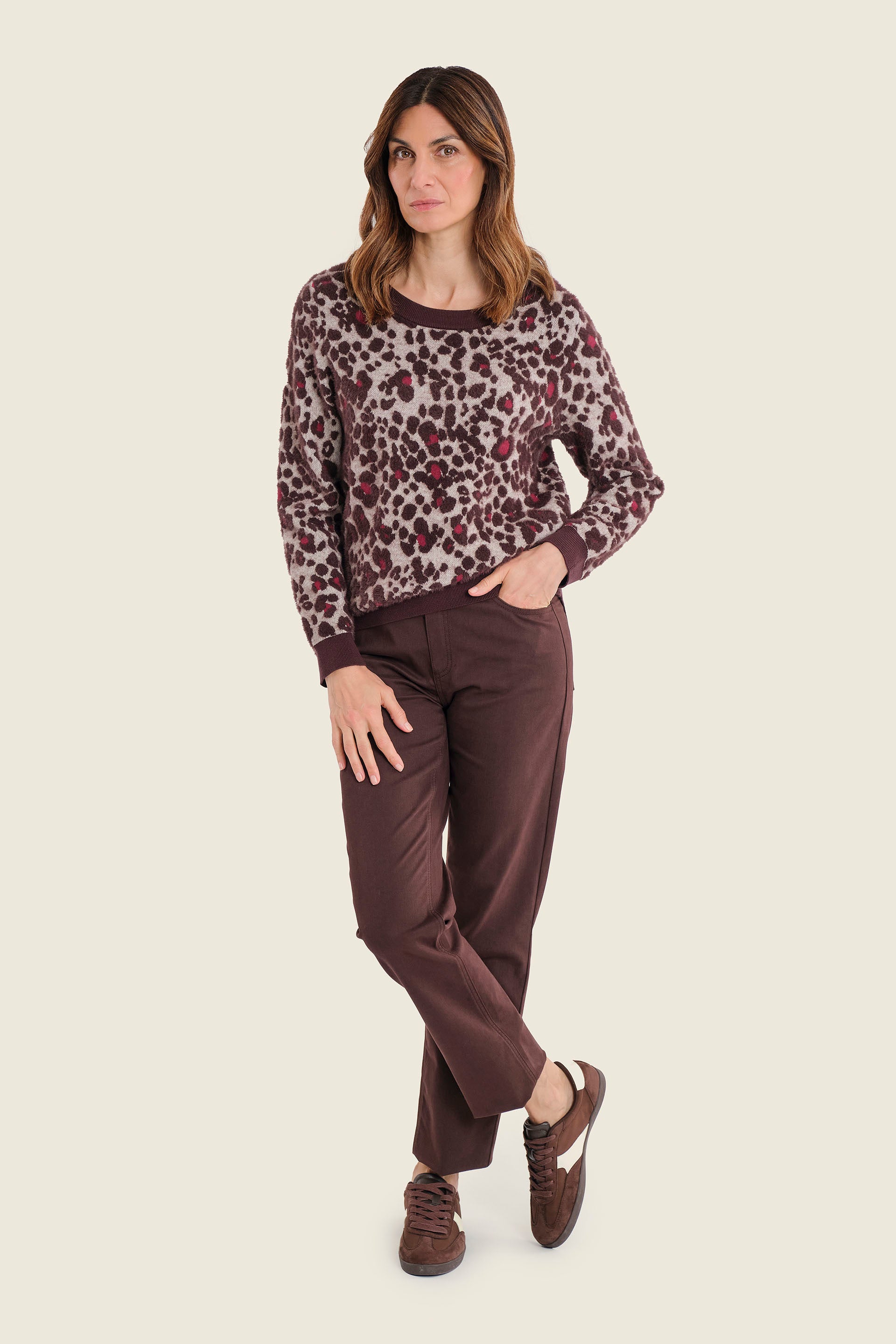 Pullover mit Lagenoptik am V-Ausschnitt, Ecru gemustert