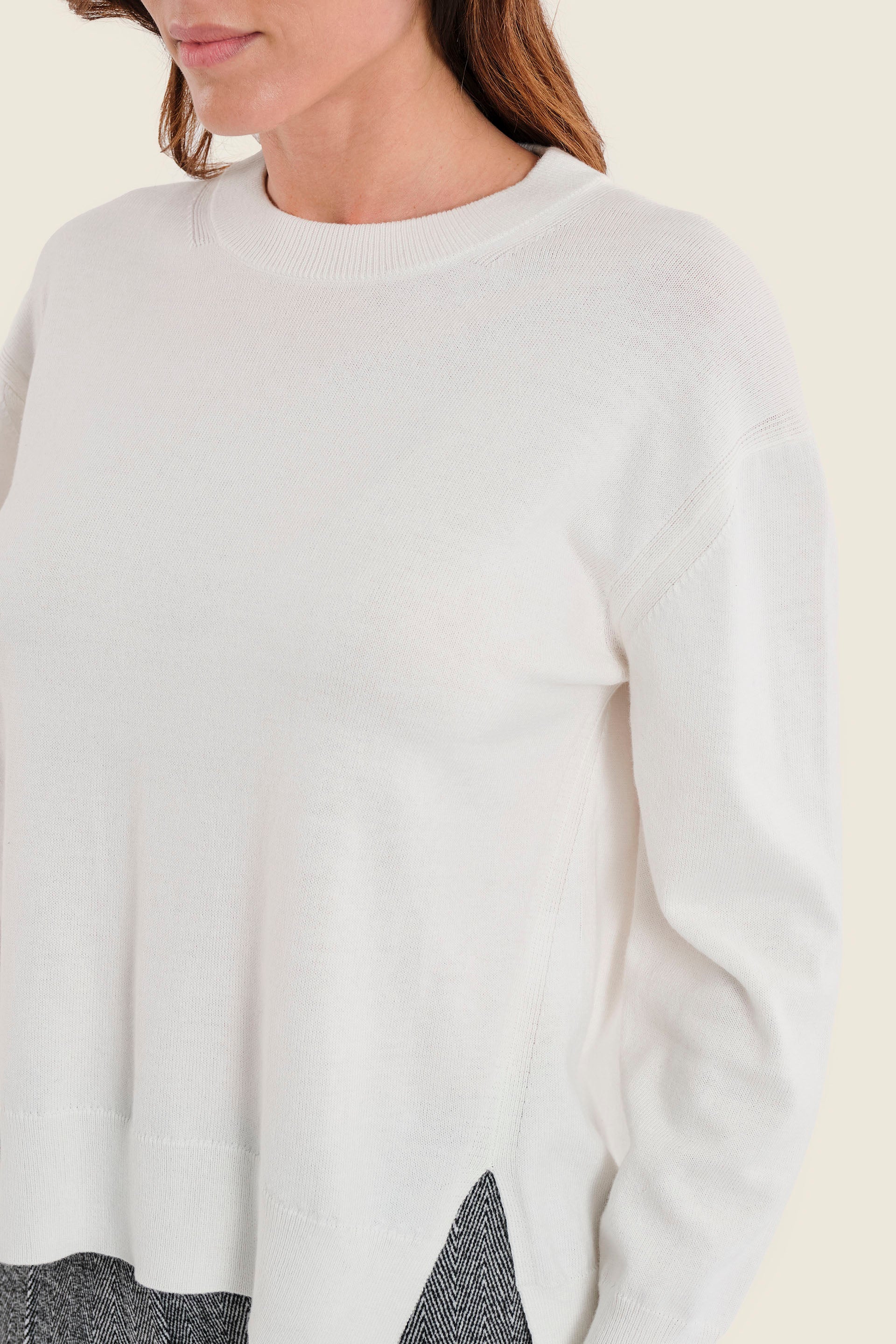 Pullover im Colour-Block mit gemustertem Vorderteil, Wollweiß
