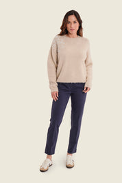 Pullover mit Blütenapplikation, Eichenbeige