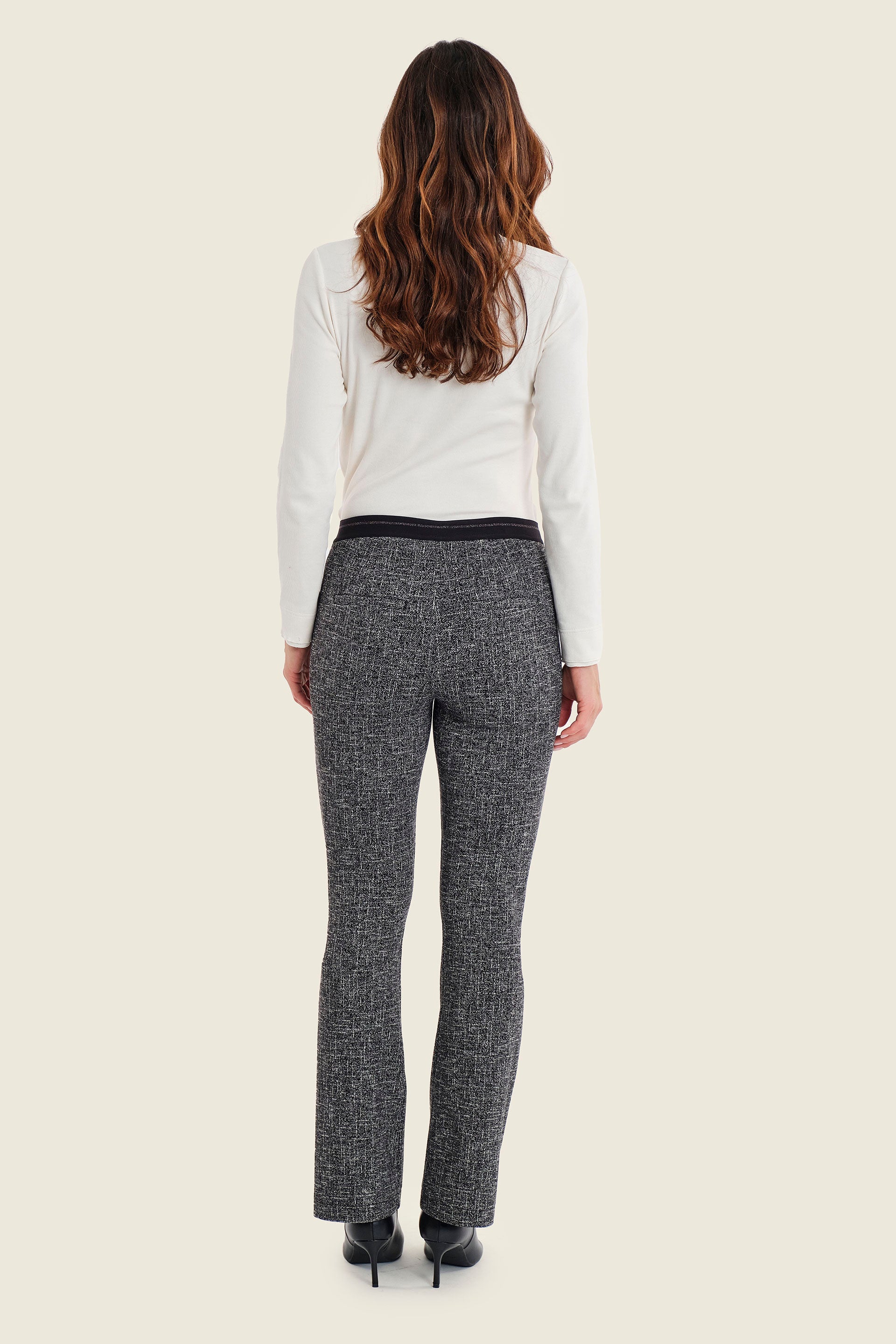 Ausgestellte Hose mit Bügelfalte, Schwarz-Weiß Jacquard