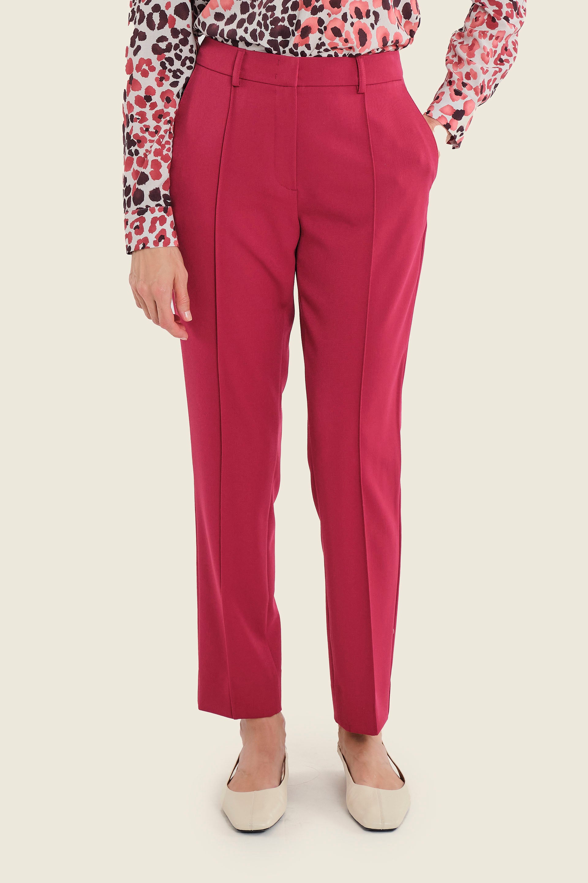 Stoffhose mit eingebügelter Biese, Rubinrot