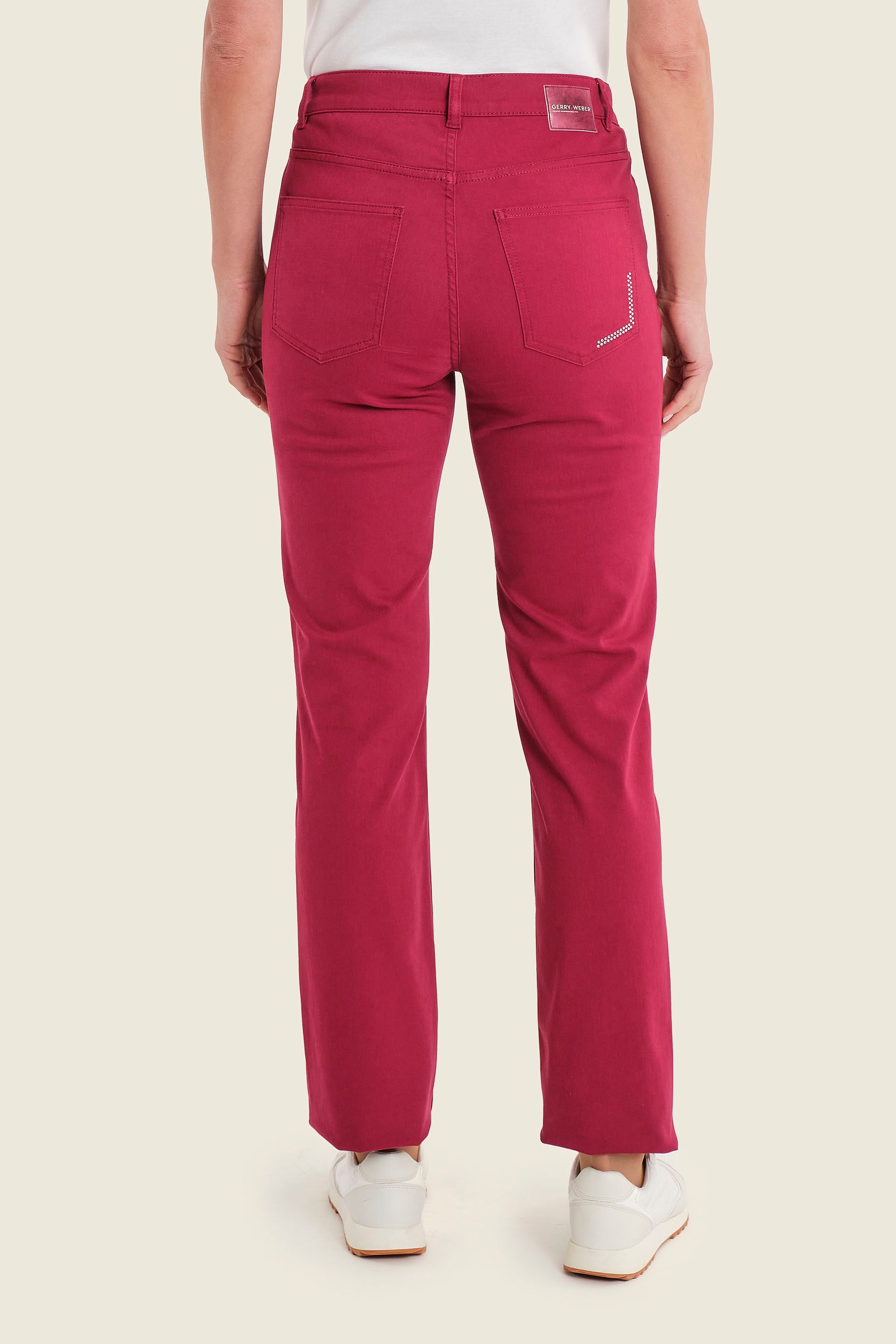 Fünf-Taschen-Hose mit Kontrastnähten, Rubinrot
