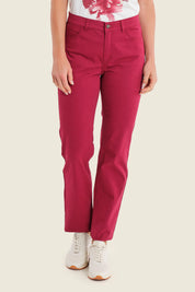 Fünf-Taschen-Hose mit Kontrastnähten, Rubinrot