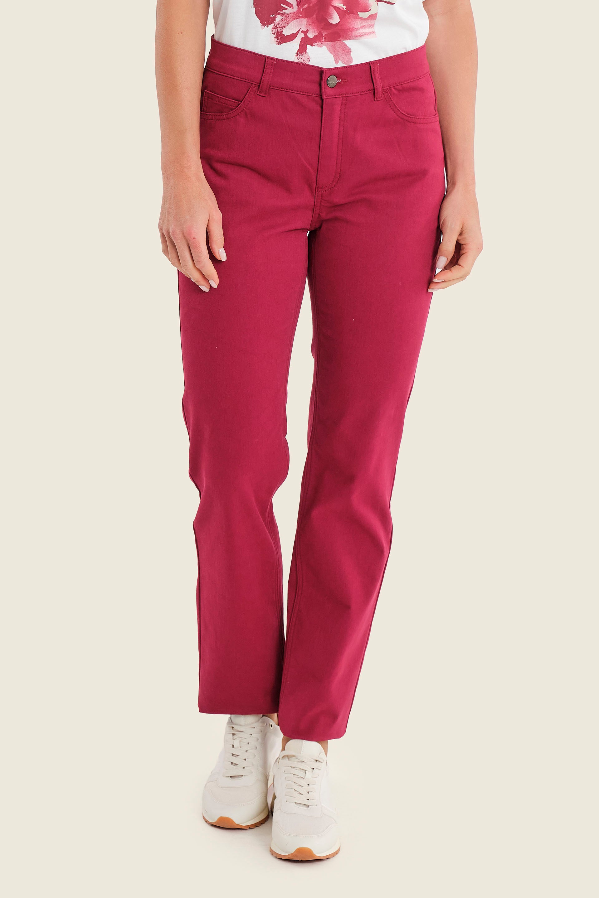 Fünf-Taschen-Hose mit Kontrastnähten, Rubinrot