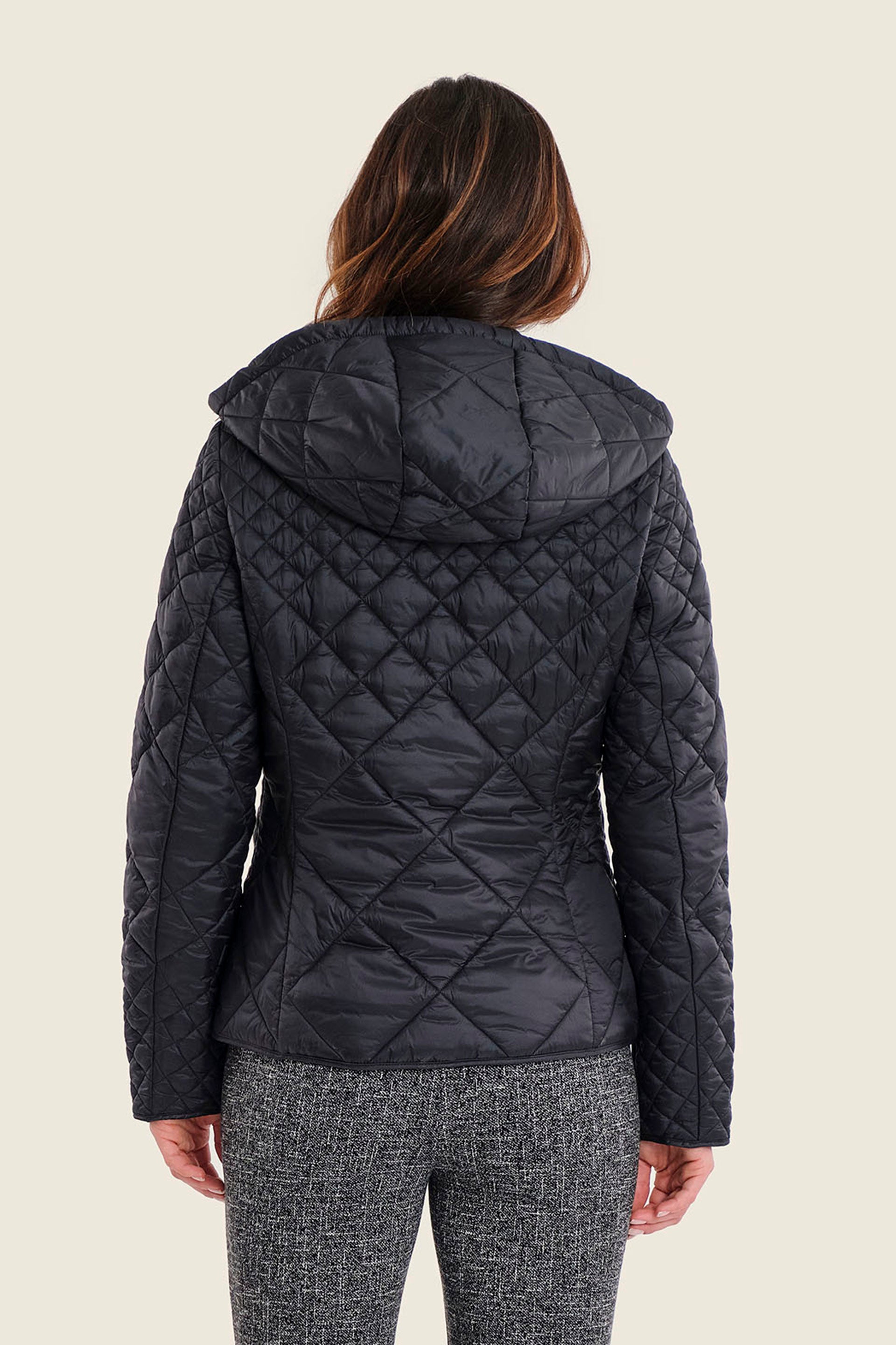 Steppjacke mit Kapuze und Rautensteppung, Schwarz