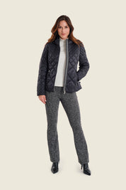 Steppjacke mit Kapuze und Rautensteppung, Schwarz