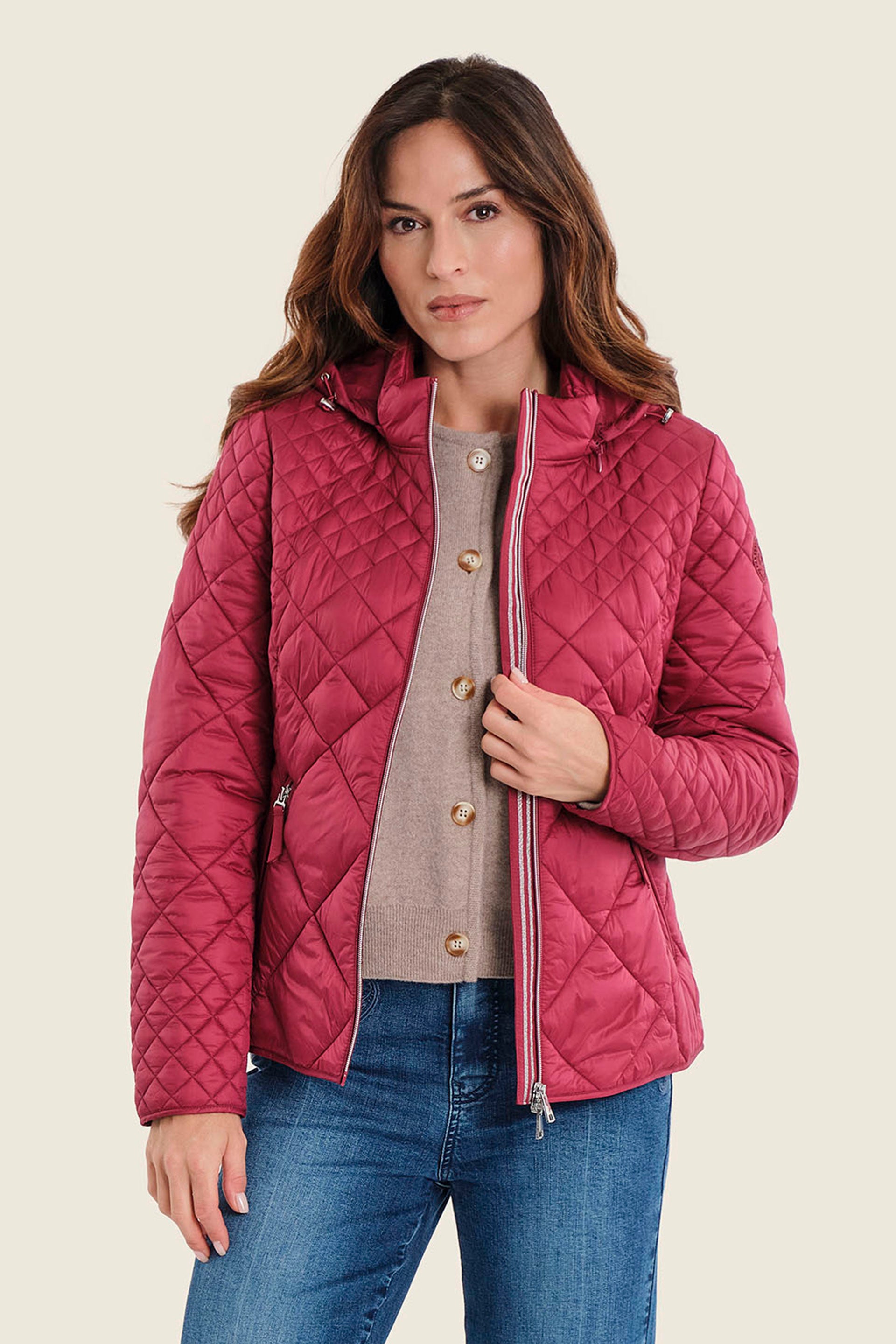 Steppjacke mit Kapuze und Rautensteppung, Rubinrot