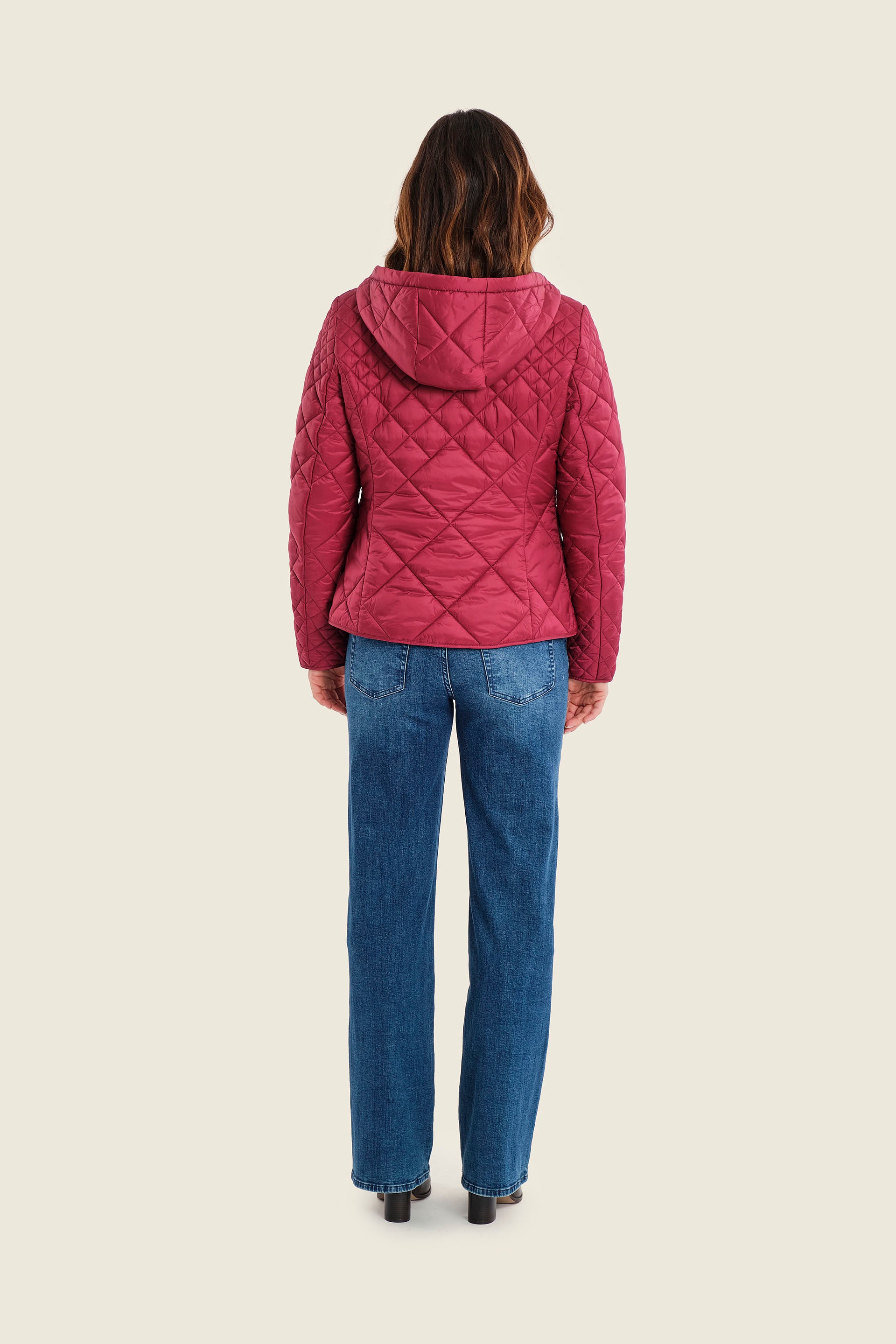 Steppjacke mit Kapuze und Rautensteppung, Rubinrot
