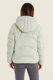 Kurze Steppjacke mit Kapuze und Chevronsteppung, Moosgrün