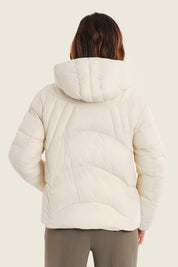 Kurze Steppjacke mit Kapuze und Chevronsteppung, Eichenbeige