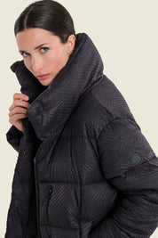 Kurze Steppjacke mit Stehkragen und Volumenärmeln, Schwarz