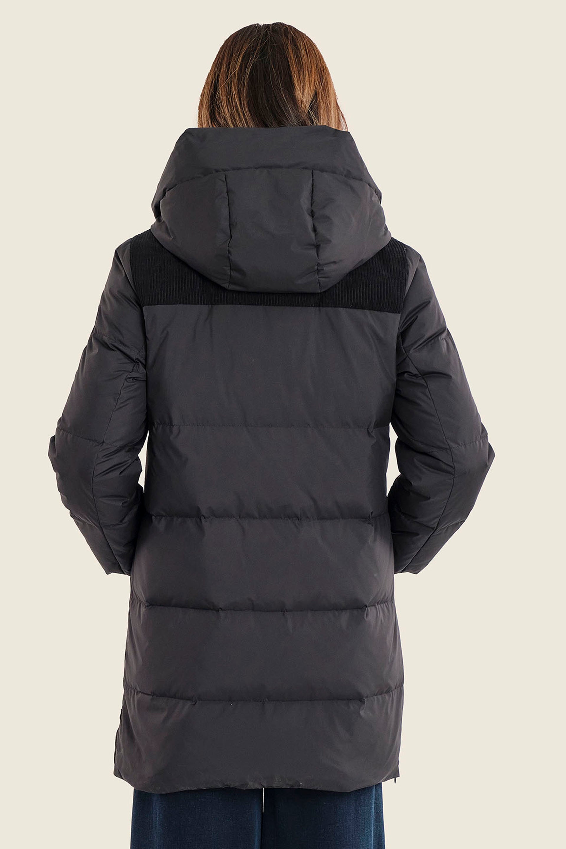 Steppparka im Materialmix mit Kapuze, Schwarz
