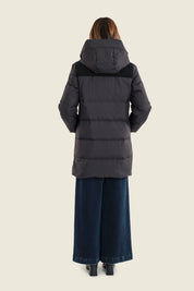 Steppparka im Materialmix mit Kapuze, Schwarz