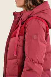 Steppparka im Materialmix mit Kapuze, Rubinrot