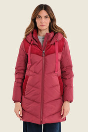Steppparka im Materialmix mit Kapuze, Rubinrot