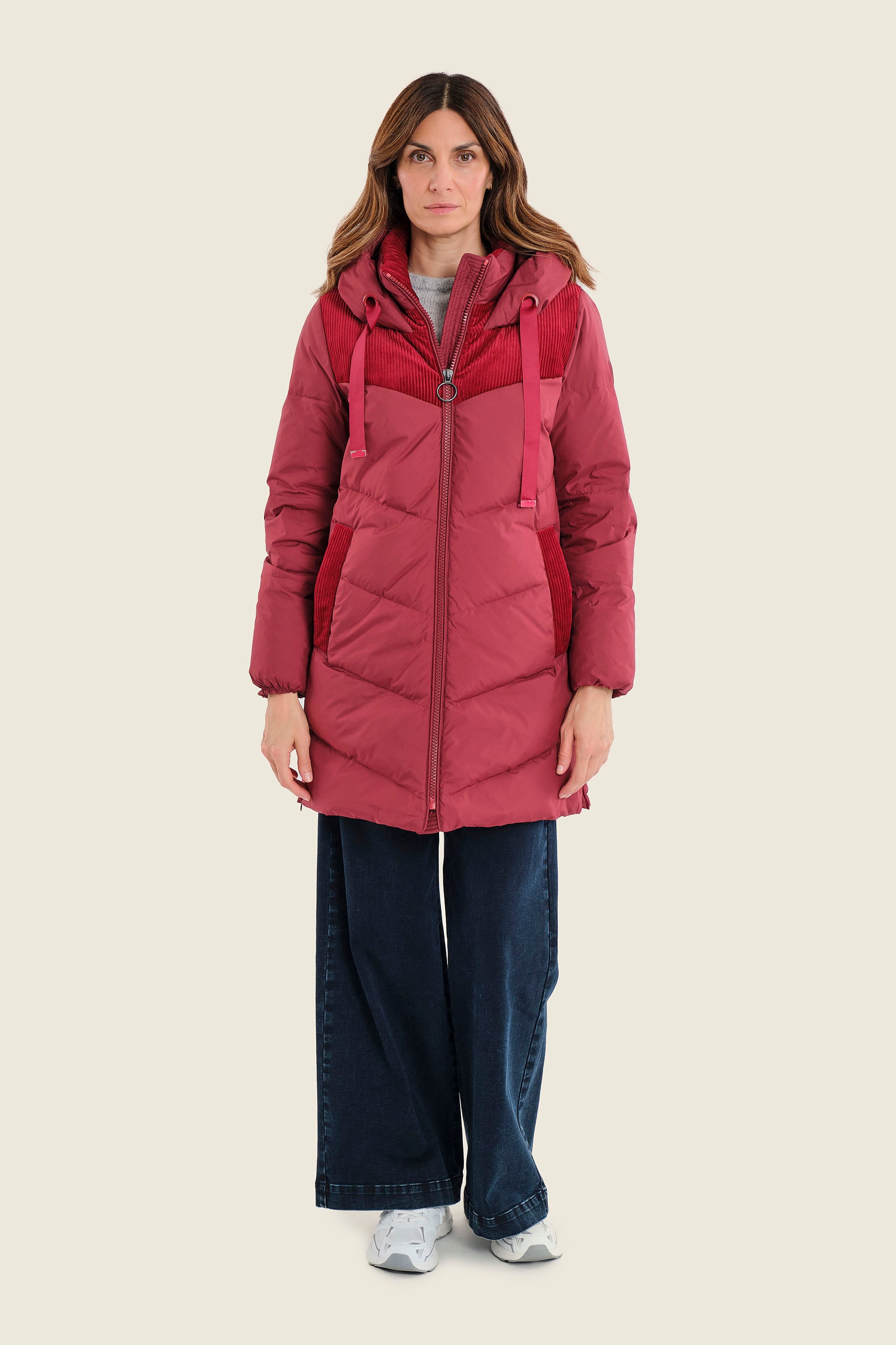 Steppparka im Materialmix mit Kapuze, Rubinrot