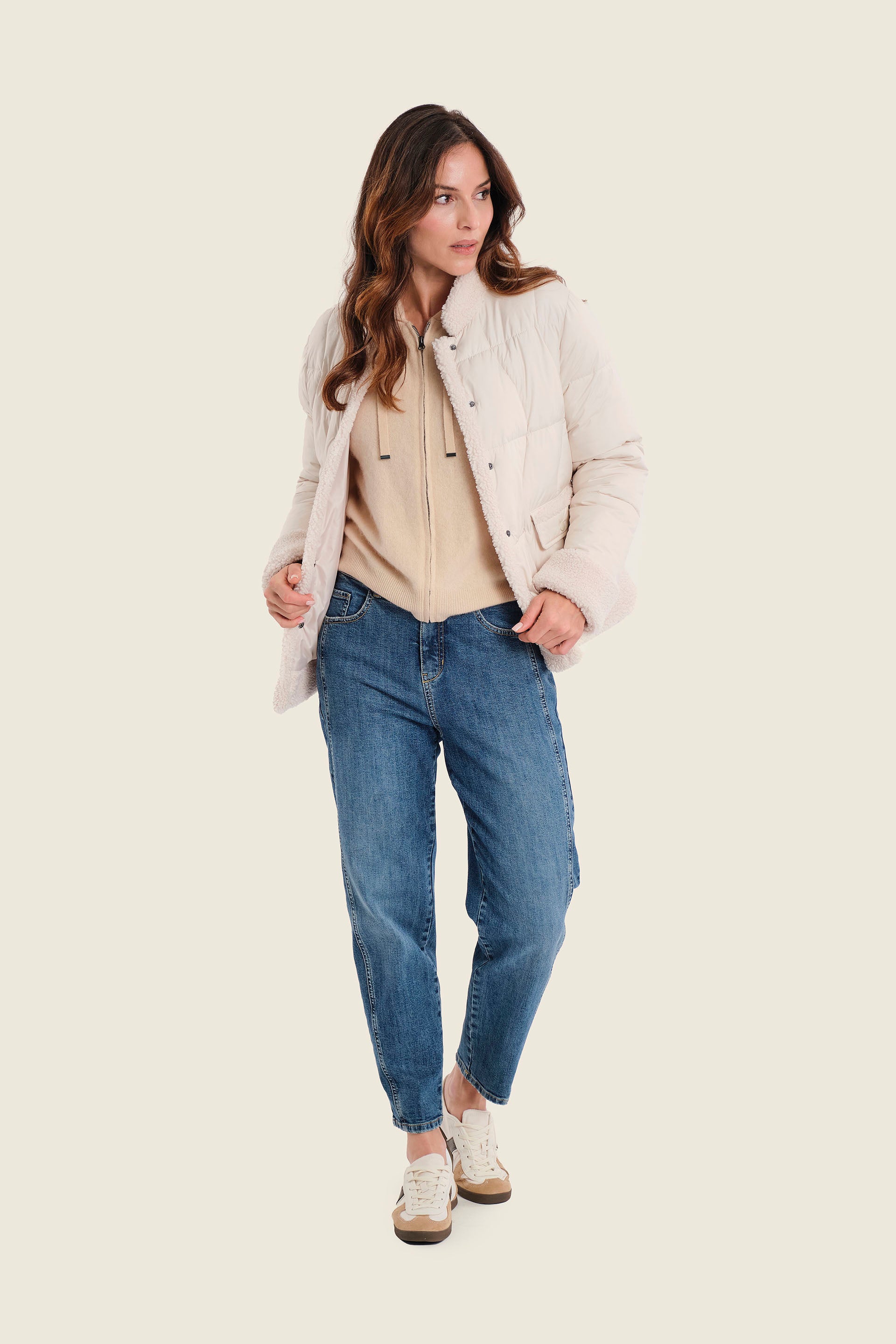Kurze Steppjacke mit Plüschbesatz, Birkenbeige