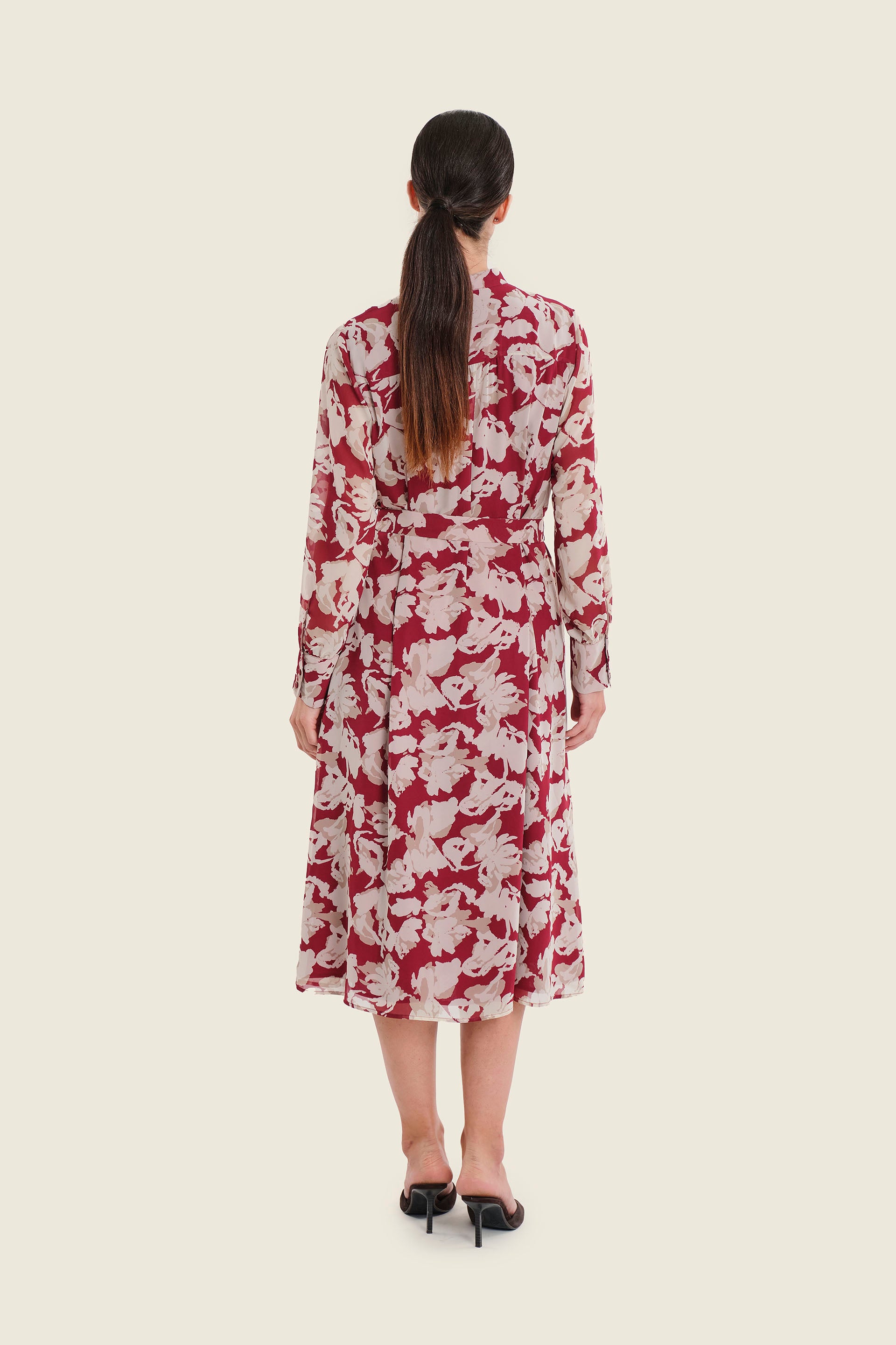 Blusenkleid mit Blumendruck und Bindegürtel, Aquarellblüten