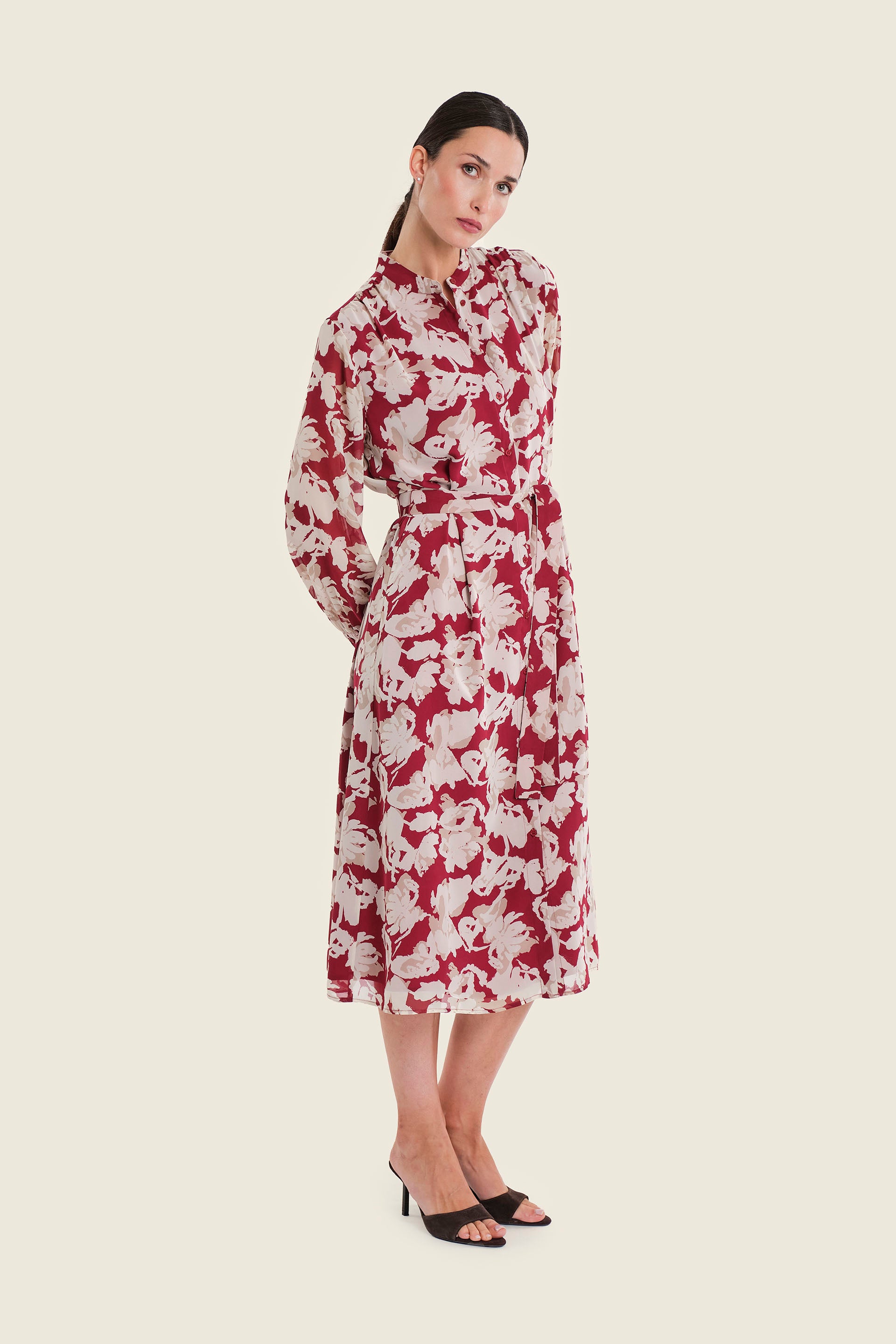 Blusenkleid mit Blumendruck und Bindegürtel, Aquarellblüten