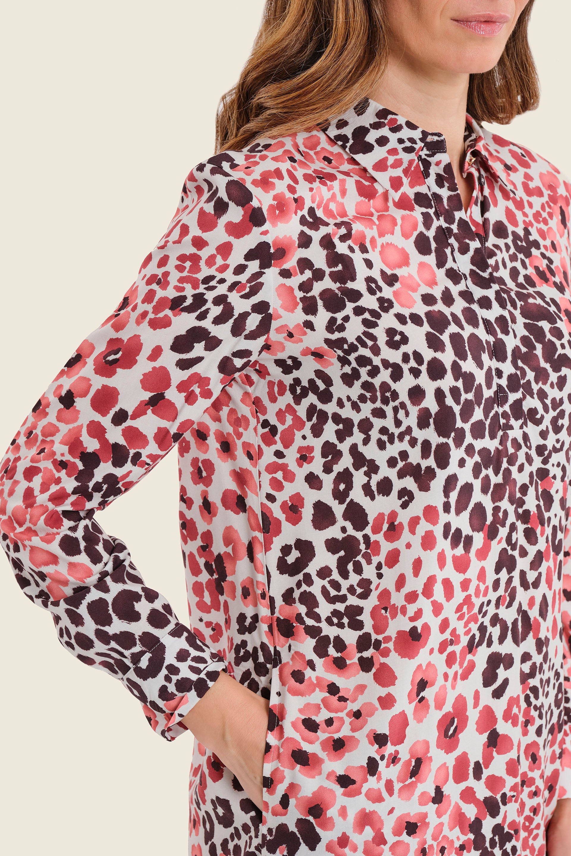 Midikleid mit Tiermuster und Bindeausschnitt, Wildmuster Rauch
