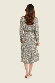 Hemdblusenkleid aus Viskose mit Bindegürtel, Grün gemustert