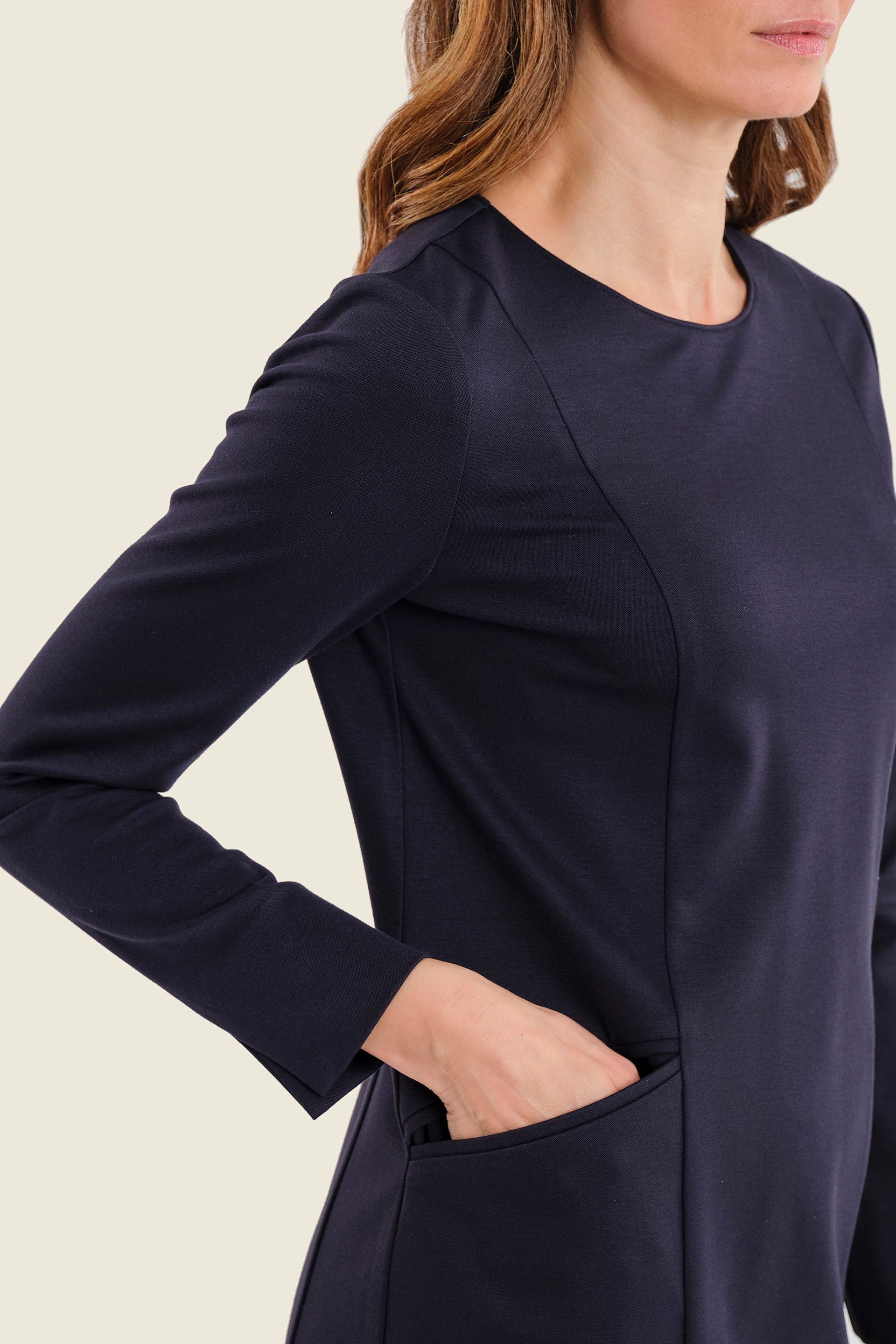 Kleid aus Punto-Milano-Jersey mit Kontrastnähten, Nachtblau